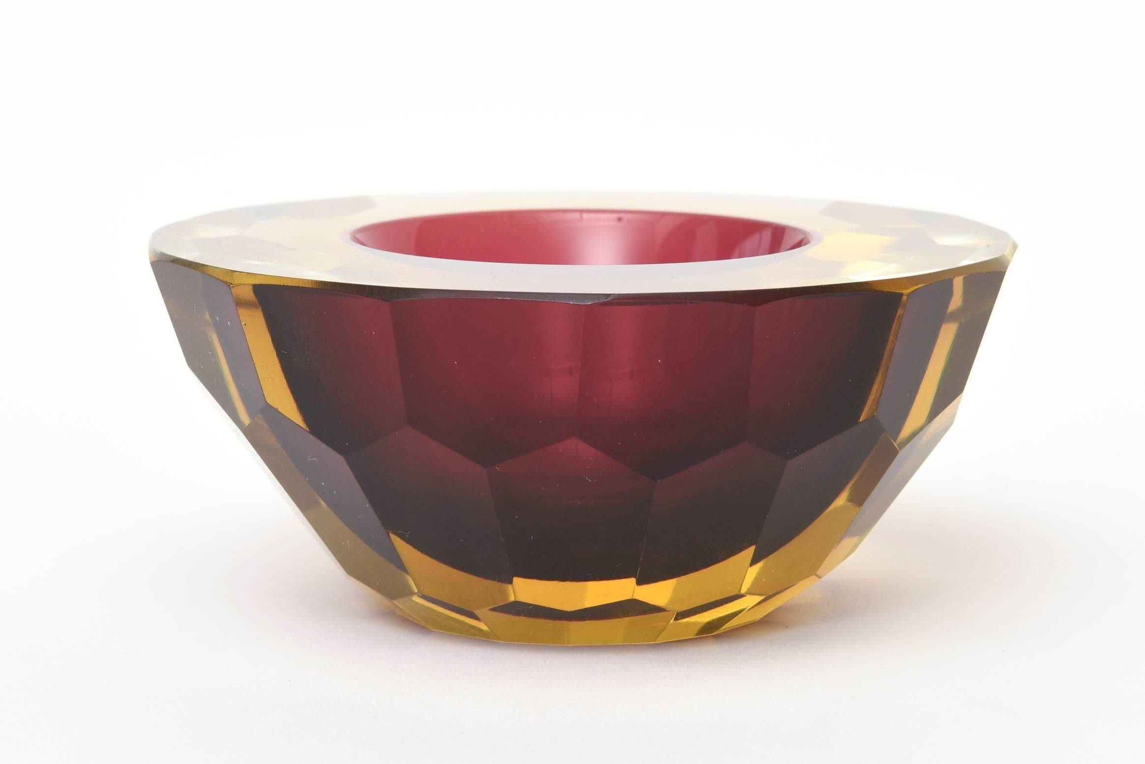 This amazing vintage Italian Murano diamond faceted flat cut polished glass geode bowl has a honeycomb diamond pattern on the sides. It has been attributed to the work of Mandruzzato. The colors are amber yellow and cranberry red. The top is flat