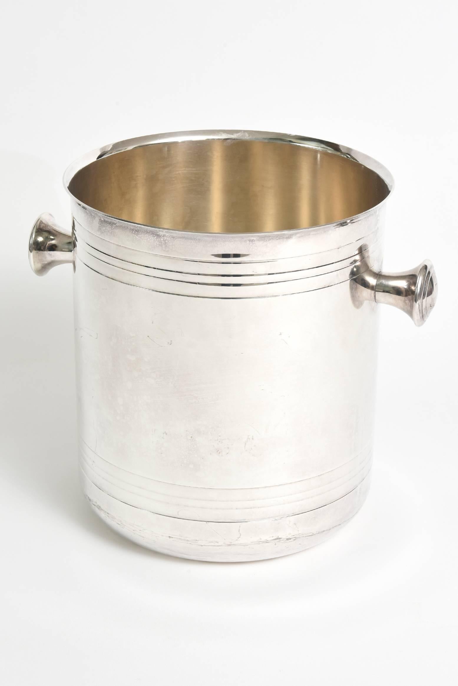 This lovely French hallmarked Christofle champagne cooler and or ice bucket is silver-plate and from the 1980s. It is reminiscent of an art deco design with modernist influences. A great barware edition. It is hallmarked in 2 places. The diameter