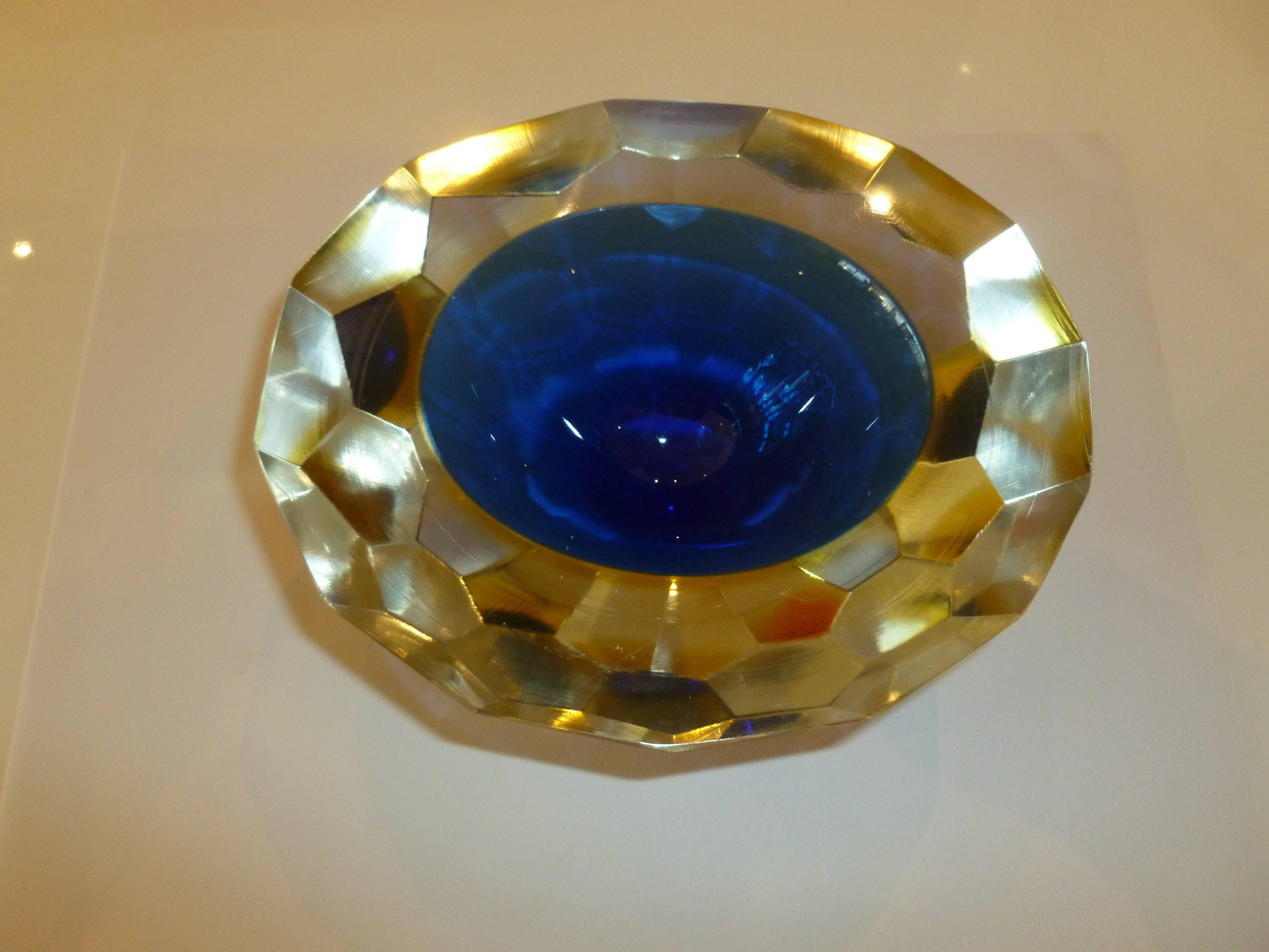 This stunning diamond faceted vintage Italian Murano oval Sommerso geode bowl is beyond spectacular. It is diamond faceted all the way through. The colors of amber meet yellow with a royal blue centre shine and glisten as the colors go from light to