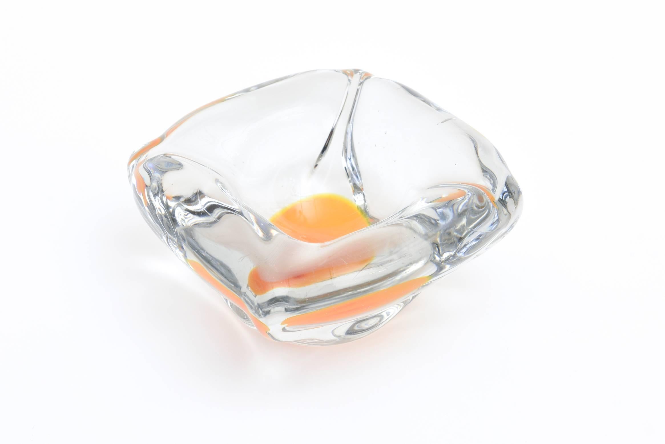 Swedish Coquille Flygsfors Handblown Glass Bowl (Geblasenes Glas) im Angebot