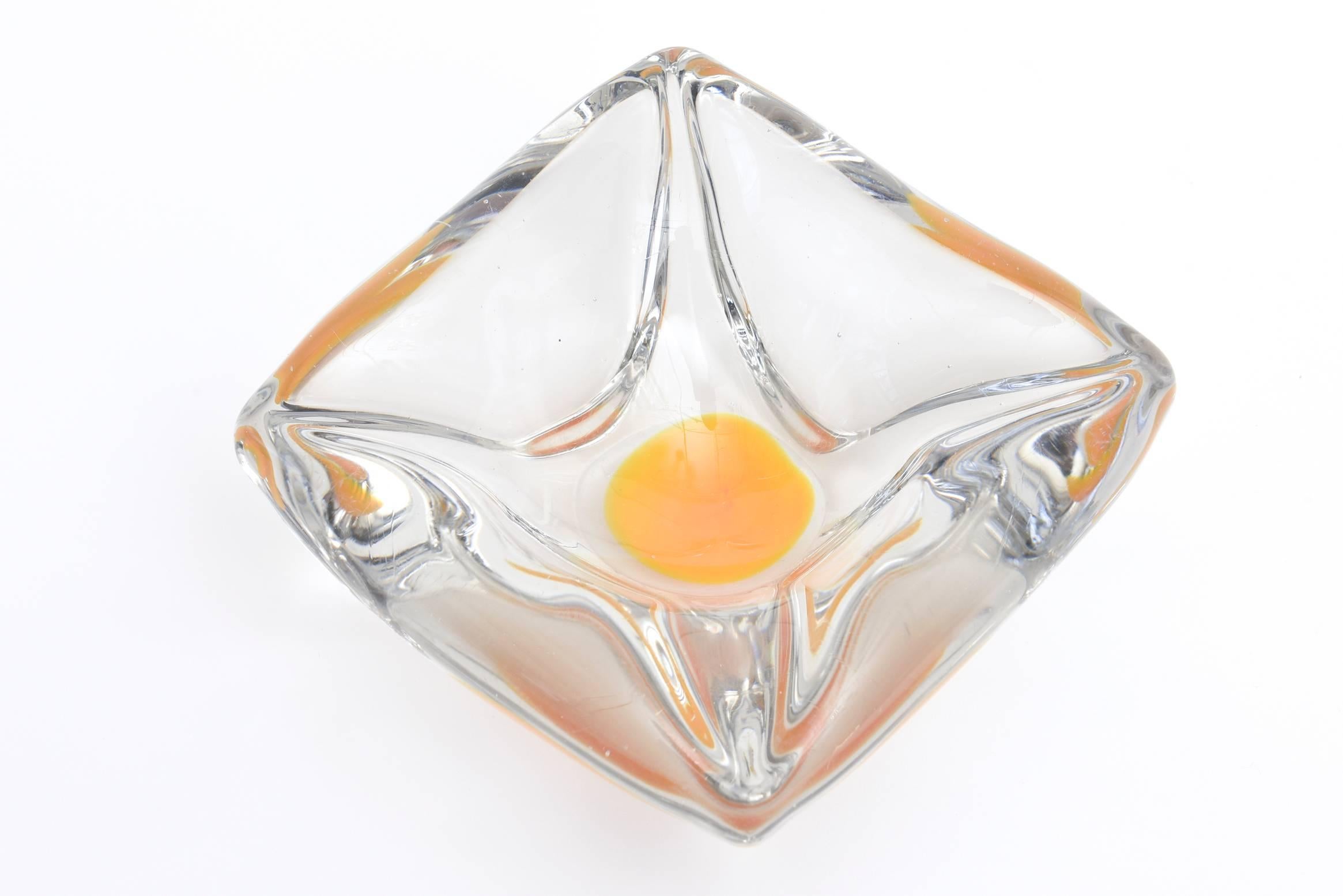 Swedish Coquille Flygsfors Handblown Glass Bowl In Good Condition For Sale In North Miami, FL