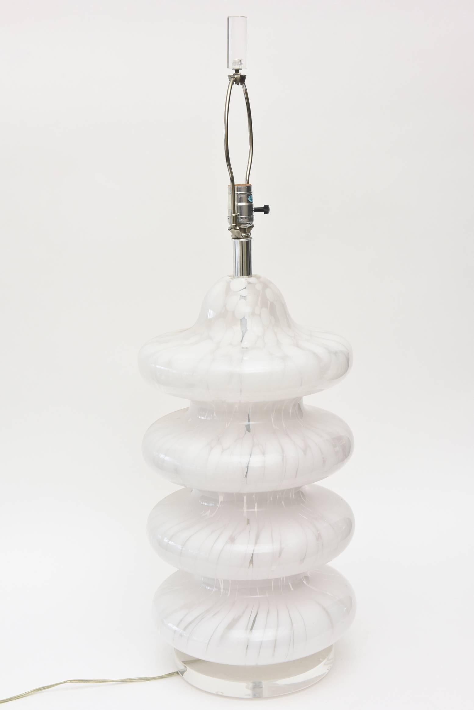 Carlo Nason for Mazzega Murano White Glass and Lucite Pagoda Lamp Vintage 2