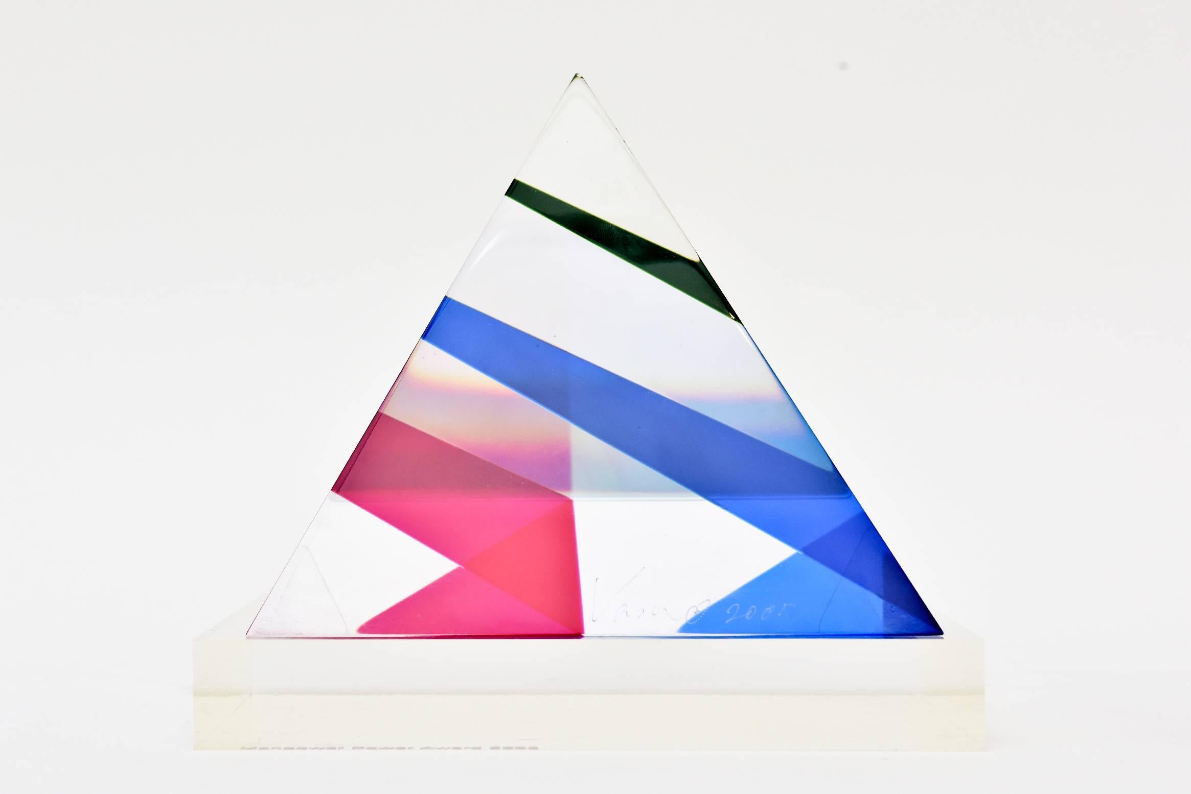Signed and Dated Vasa Mihich Laminated Lucite Pyramid Triangle Sculpture In Good Condition In North Miami, FL