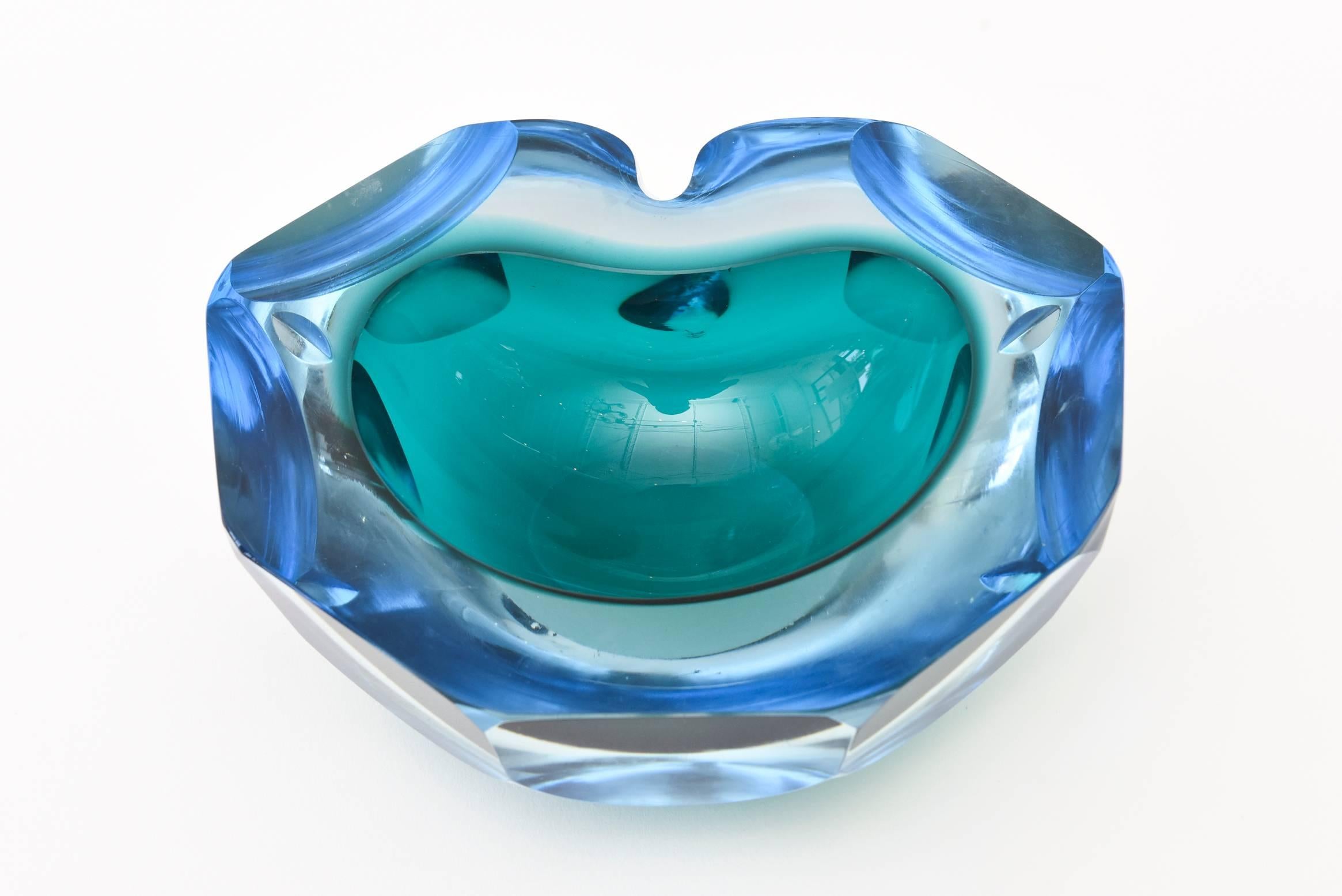 This large, substantial and beautiful Italian Murano Cenedese sommerso glass bowl is like a big jewel. It is chunky and luscious in color. It is flat cut polished top and the chiseled faceted sides are dimensional.
It is faceted but not all the way