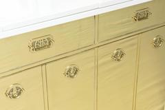 Barra o mueble seco vintage Mastercraft de latón y madera lacada en blanco restaurado