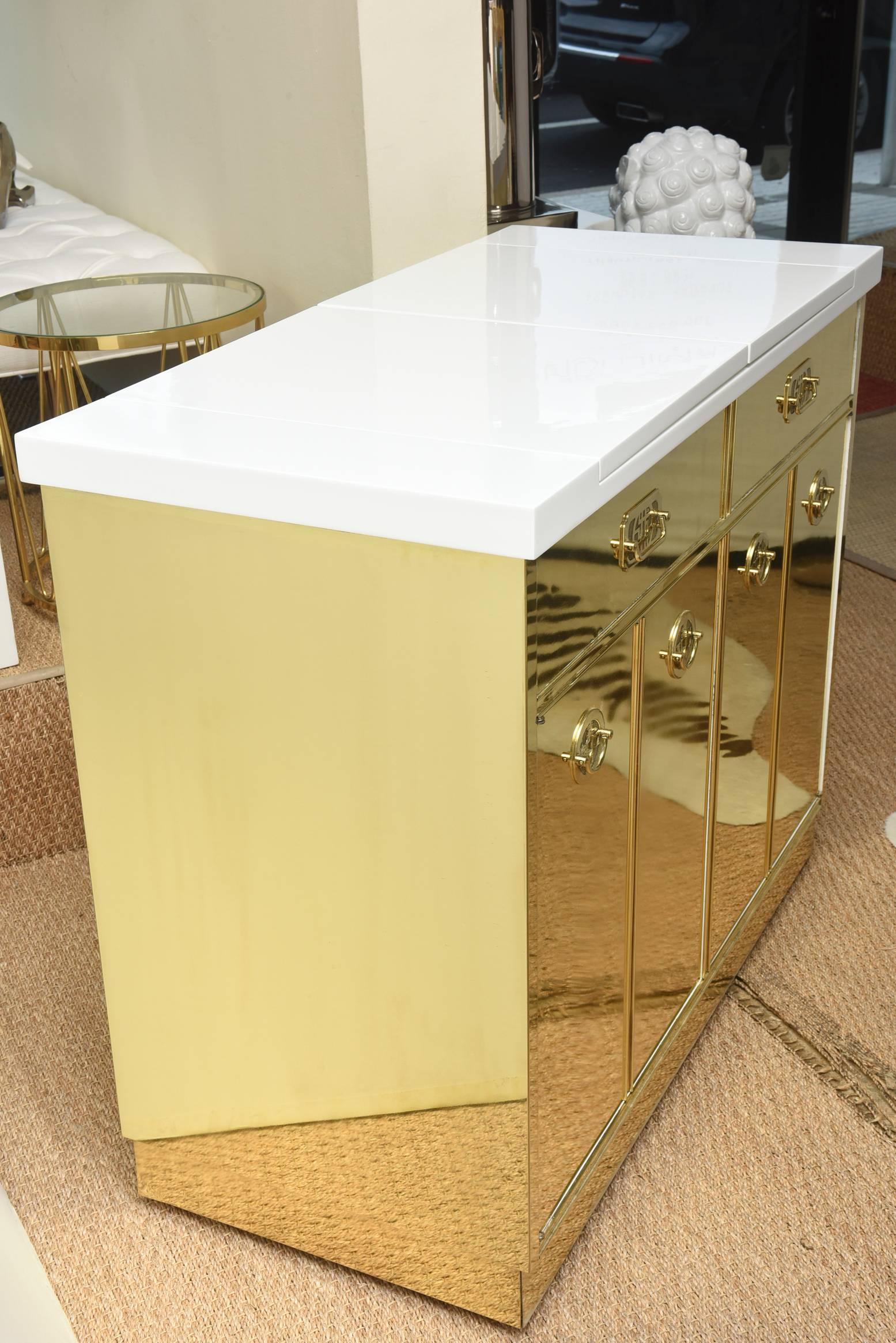 Mid-20th Century Mastercraft Vintage Restored Brass and White Lacquered Wood Dry Bar or Cabinet For Sale