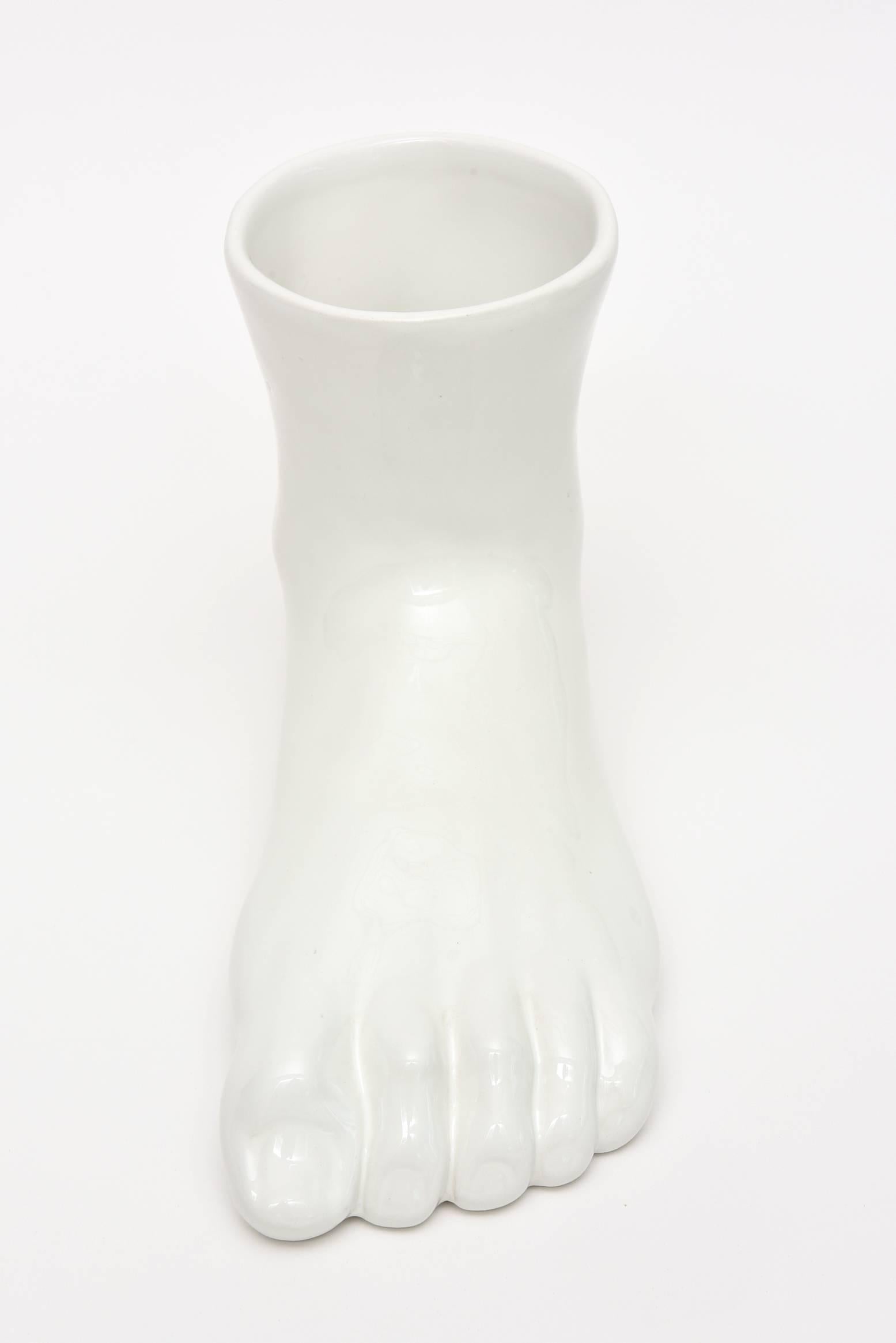 This Italian white ceramic Fornasetti style foot vase/ vessel is an eye catcher.
It is marked Made In Italy.
This could also be a great desk accessory to house pens and pencils...or even bread sticks for serving dinner. This makes a great holiday