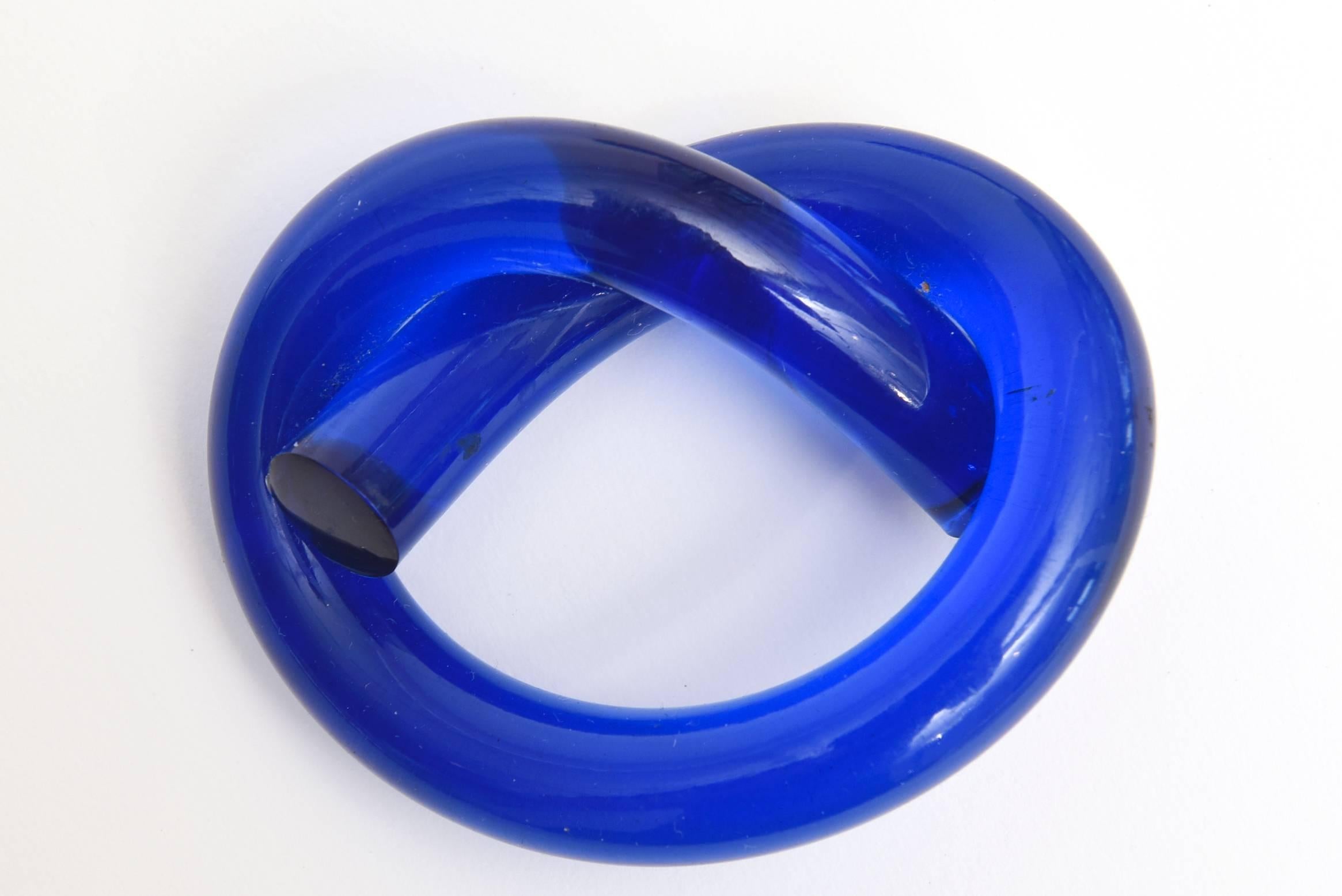 Late 20th Century Set of Ten Cobalt Blue Twisted Dorothy Thorpe Napkin Rings