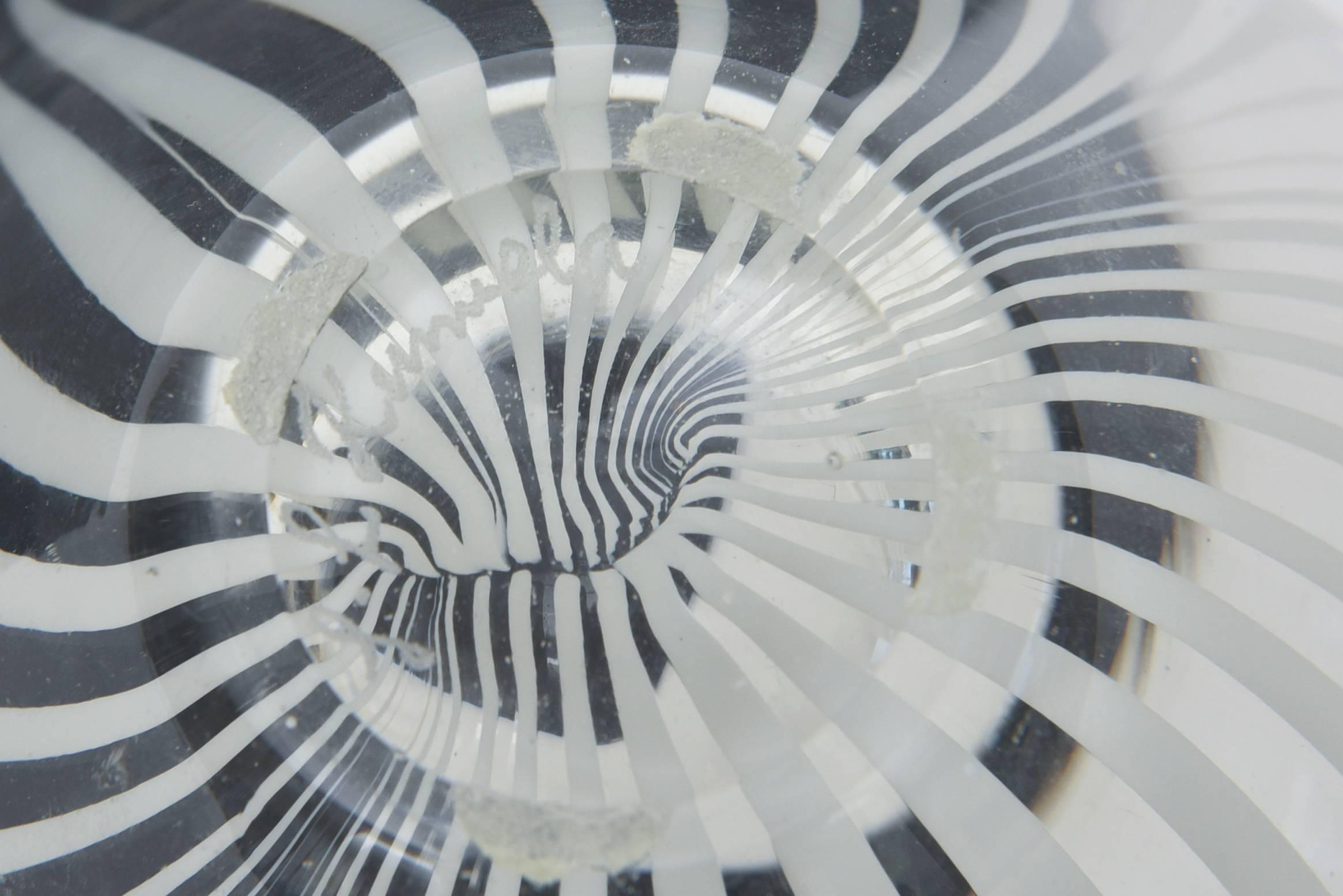 Sculptural Optical Swirled Swedish Glass Bowl im Angebot 4