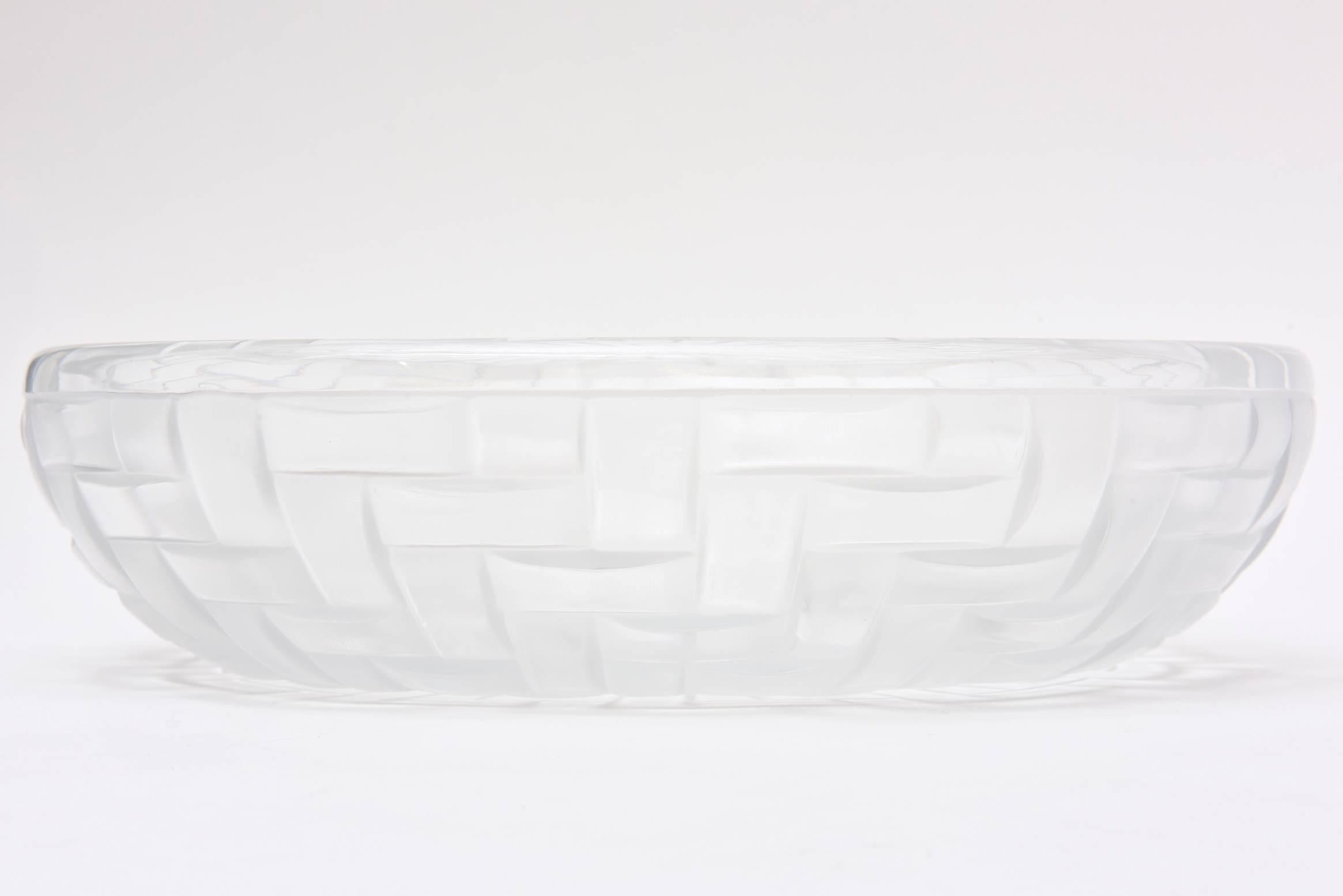 Signed Lalique Modernist Oval Crystal Abstract Glass Serving Bowl In Excellent Condition In North Miami, FL