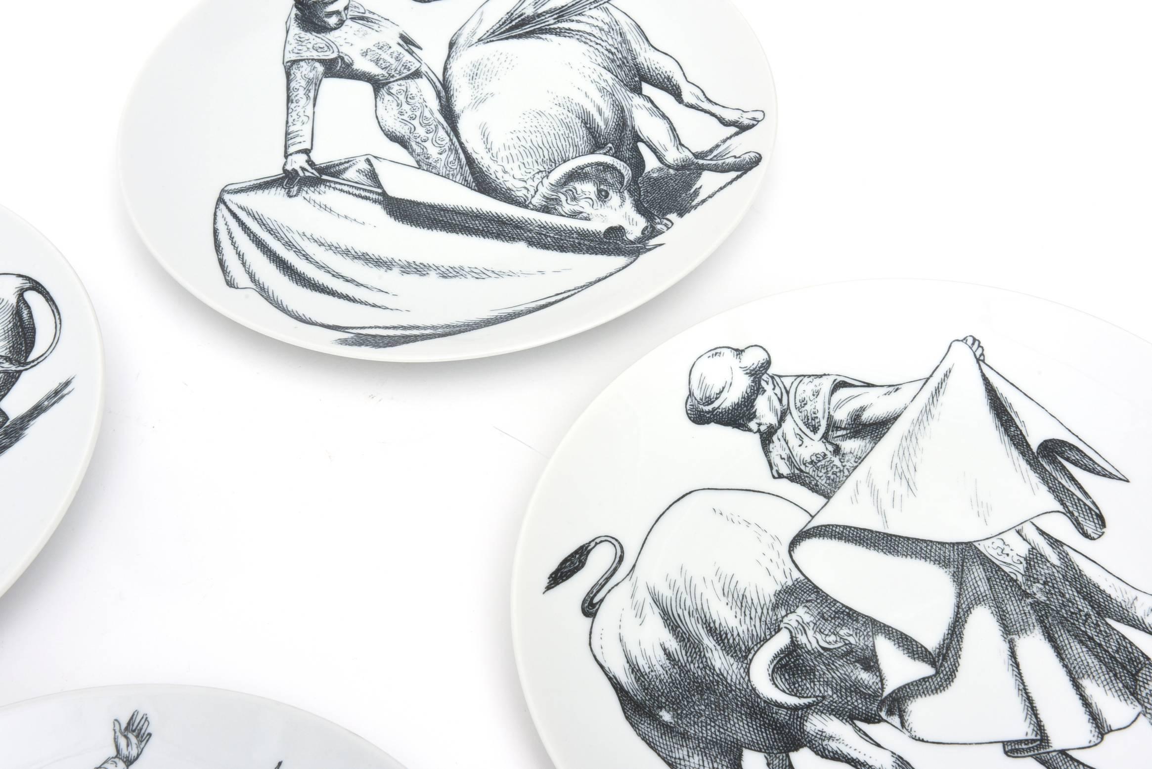 Mid-Century Modern Piero Fornasetti Rare ensemble de six assiettes plates vintage Matador & Bull en porcelaine en vente