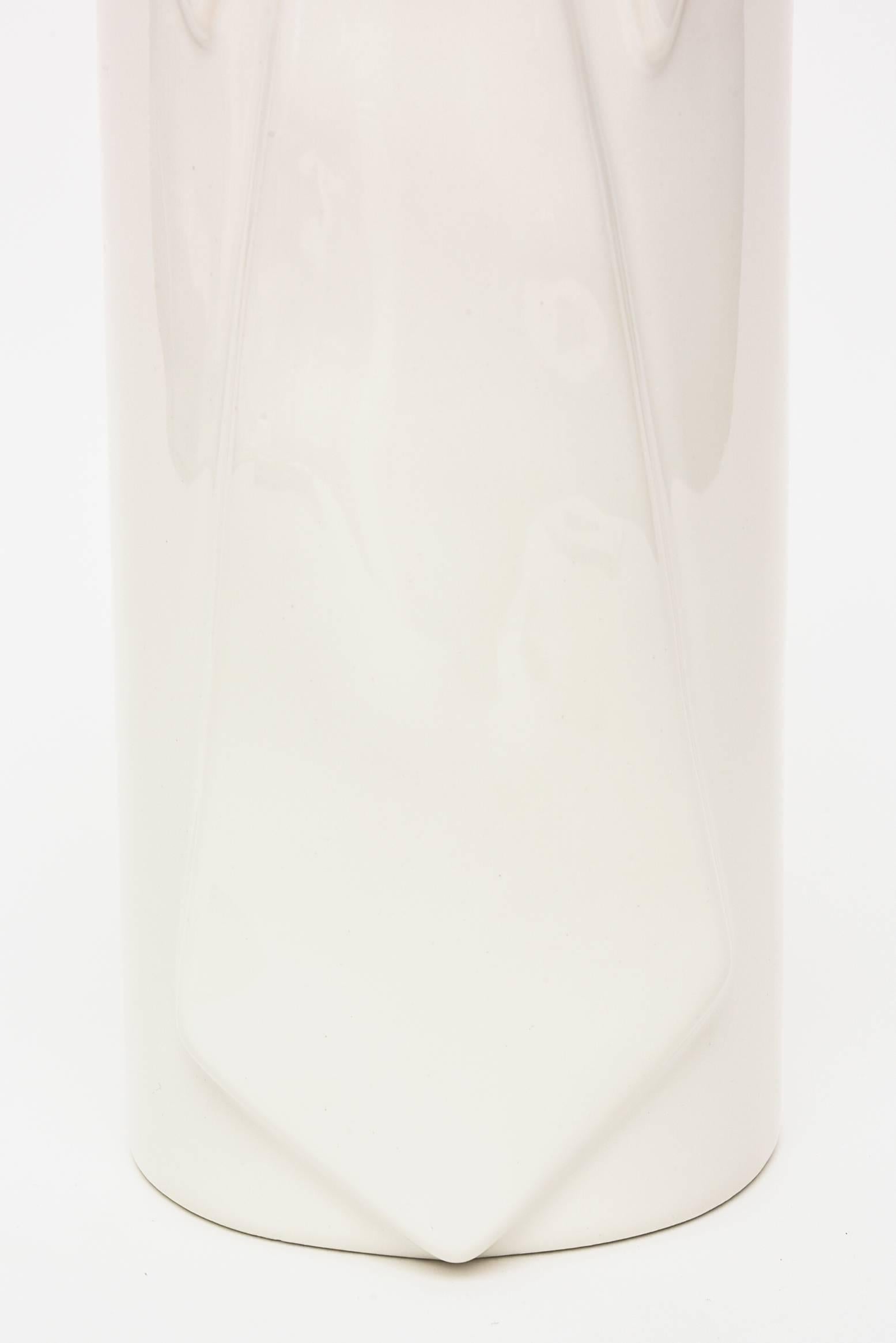 Modern Vintage Raymor Pop Art Gazed Ceramic Vase Italian Off White For Sale