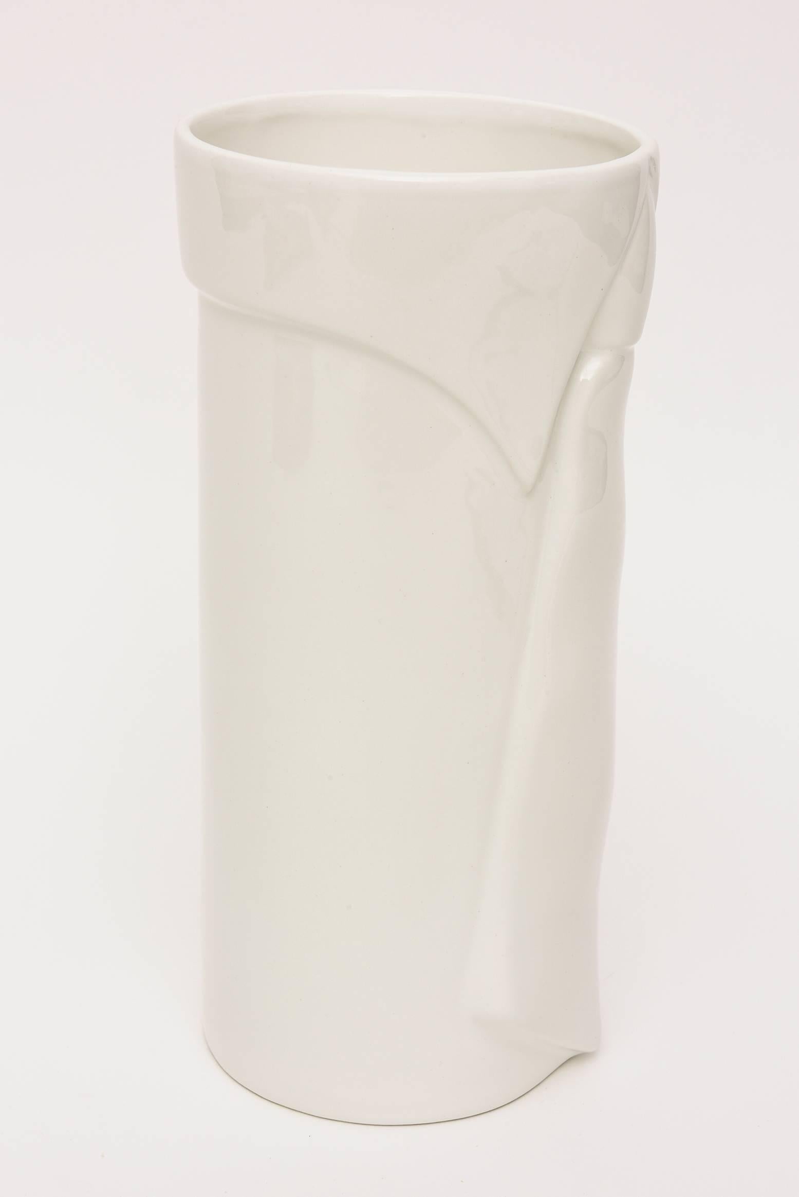 Vintage Raymor Pop Art Gazed Ceramic Vase Italian Off White In Good Condition For Sale In North Miami, FL