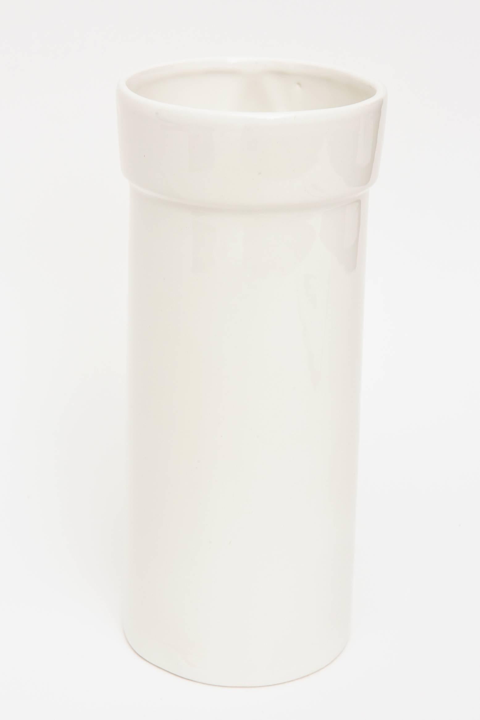 Late 20th Century Raymor Pop Art Off-White Gazed Ceramic Vase Italian Vintage For Sale