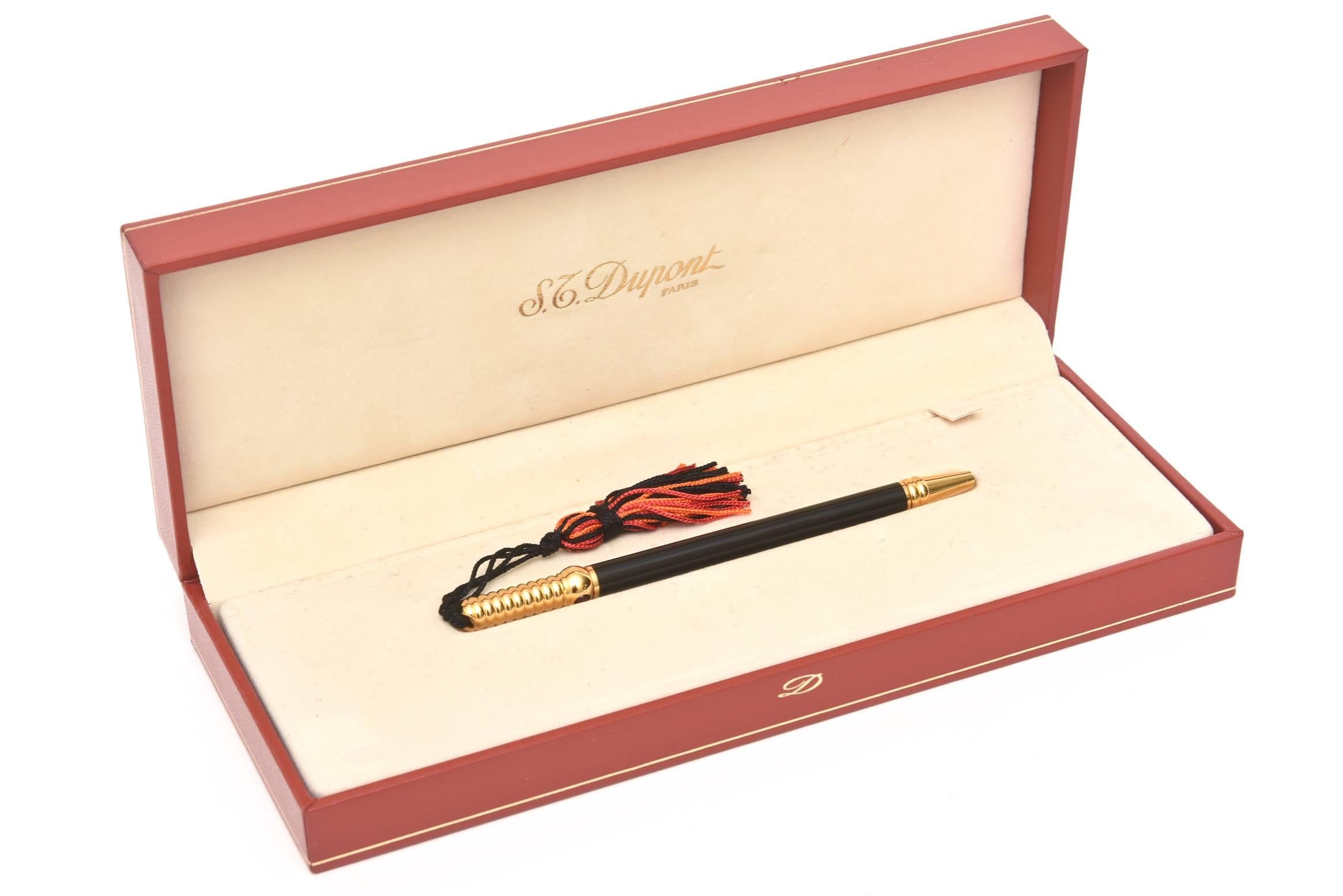 French Elegant Tasseled Sculptural Pen 1