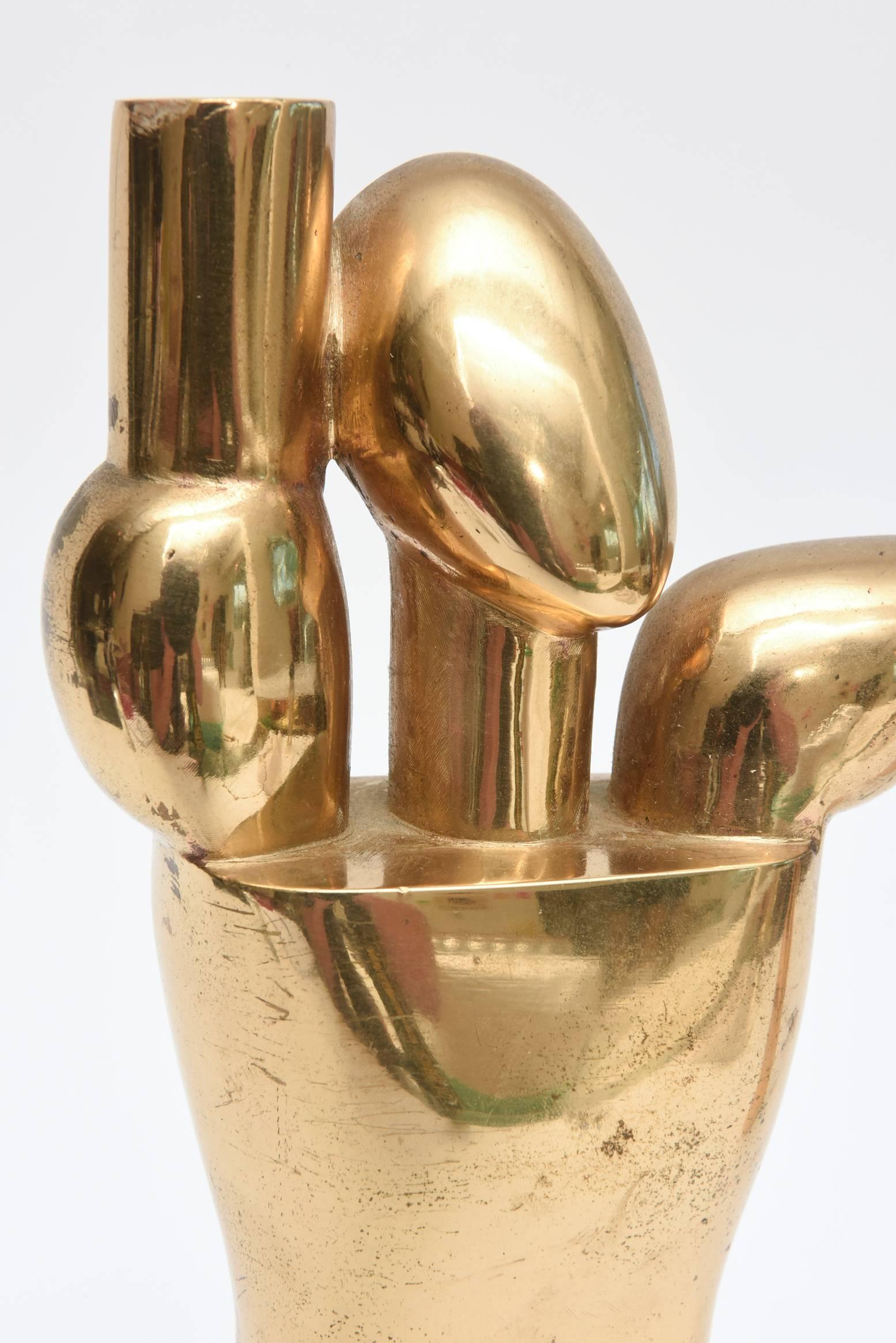 Cette étonnante paire de sculptures modernistes en bronze vintage est signée et datée par Hugo Rabaey dans un monogramme. Nous sommes en 1977. Ils peuvent être présentés sous de nombreuses formes et positions. Les formes cubistes et les formes sont