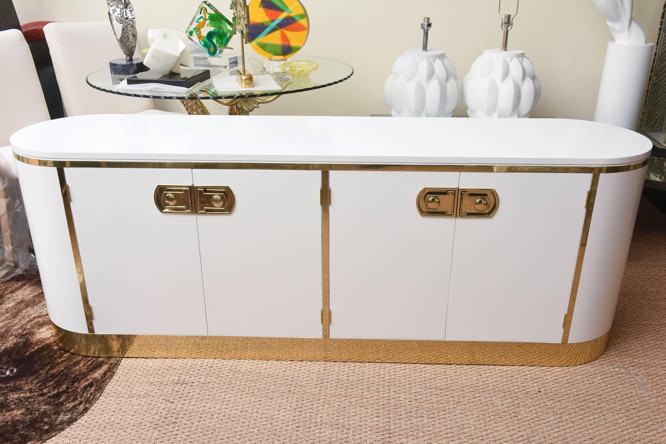 The round radius corners of this chic modern cabinet is accented with original solid brass hardware and banding.
It has been beautifully restored to almost perfection.
It still remains timeless and forever.
      