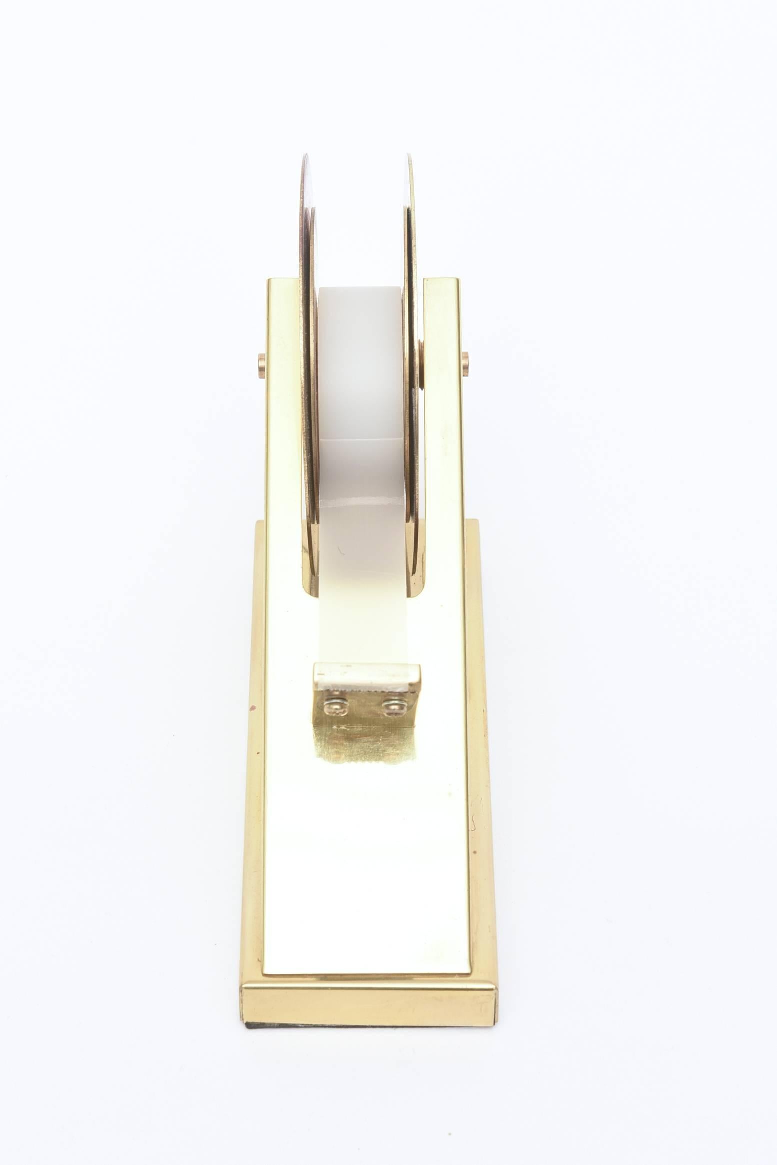 Americano Dispenser o porta-nastro scultoreo in ottone Modernista in vendita