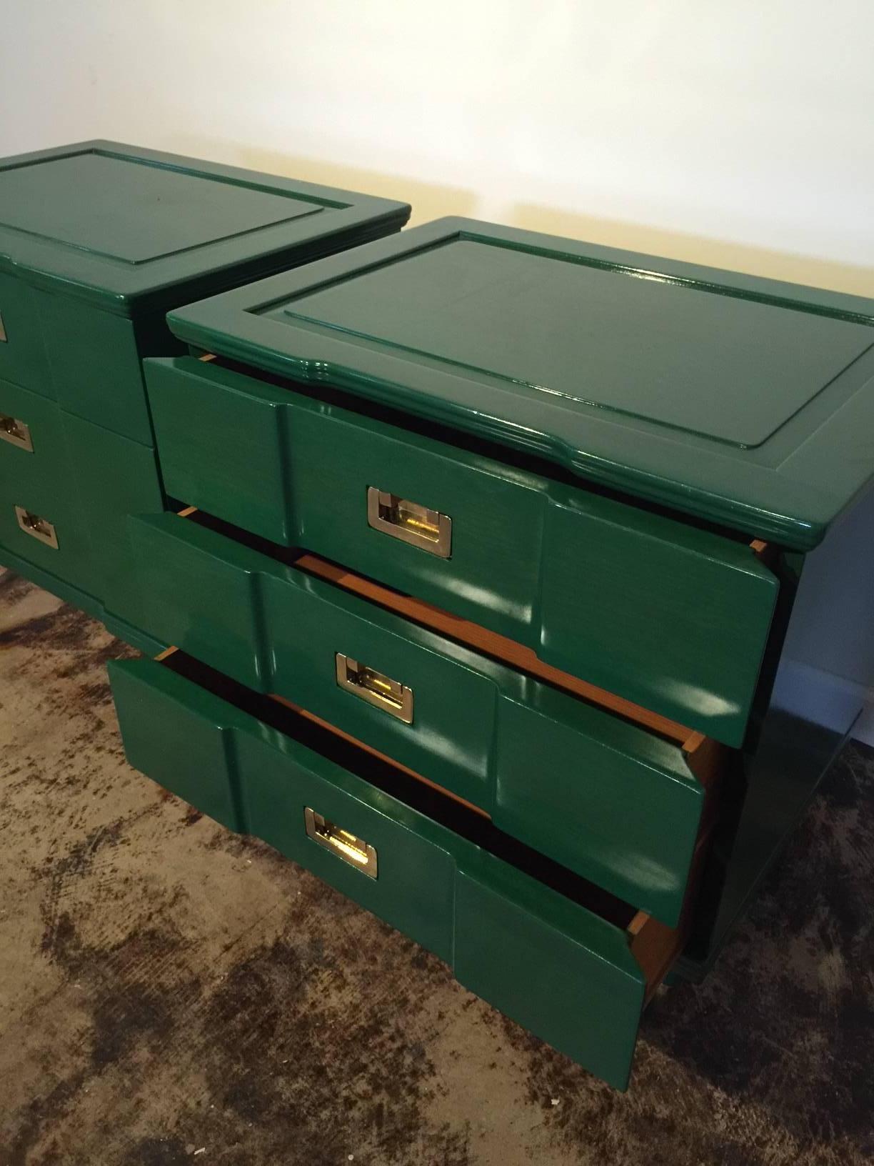 Mid-Century Modern Pair of Kelly Green Lacquered Widdicomb Nightstands