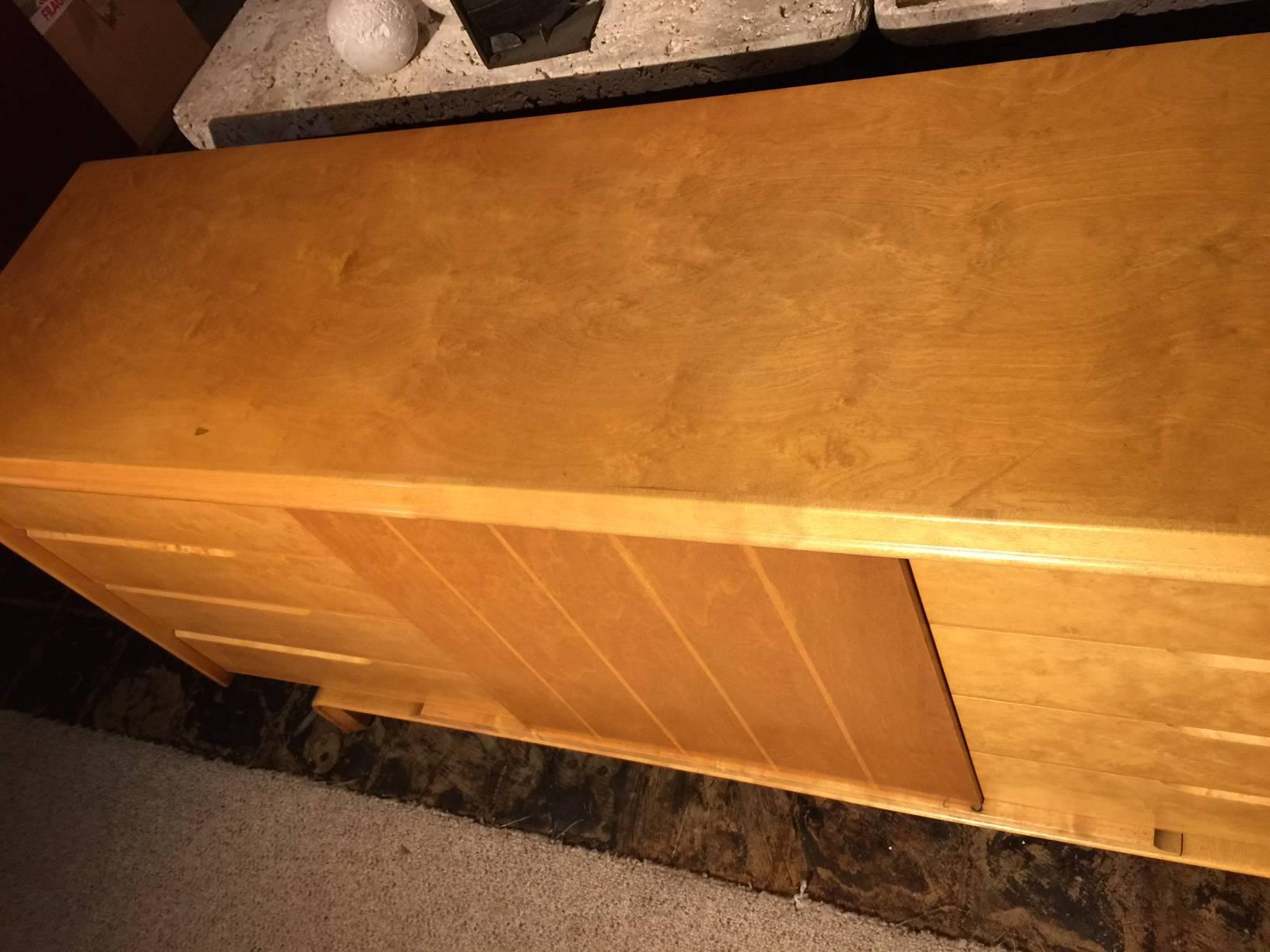 Betulla Armadio/comodino di metà secolo in legno di betulla in vendita