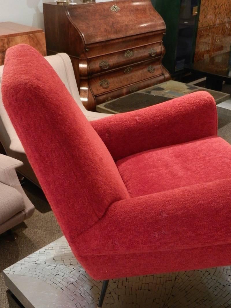 Pair of Gigi Radice Mid-Century Club Chairs in Vintage Upholstery circa 1959 In Excellent Condition For Sale In New York, NY