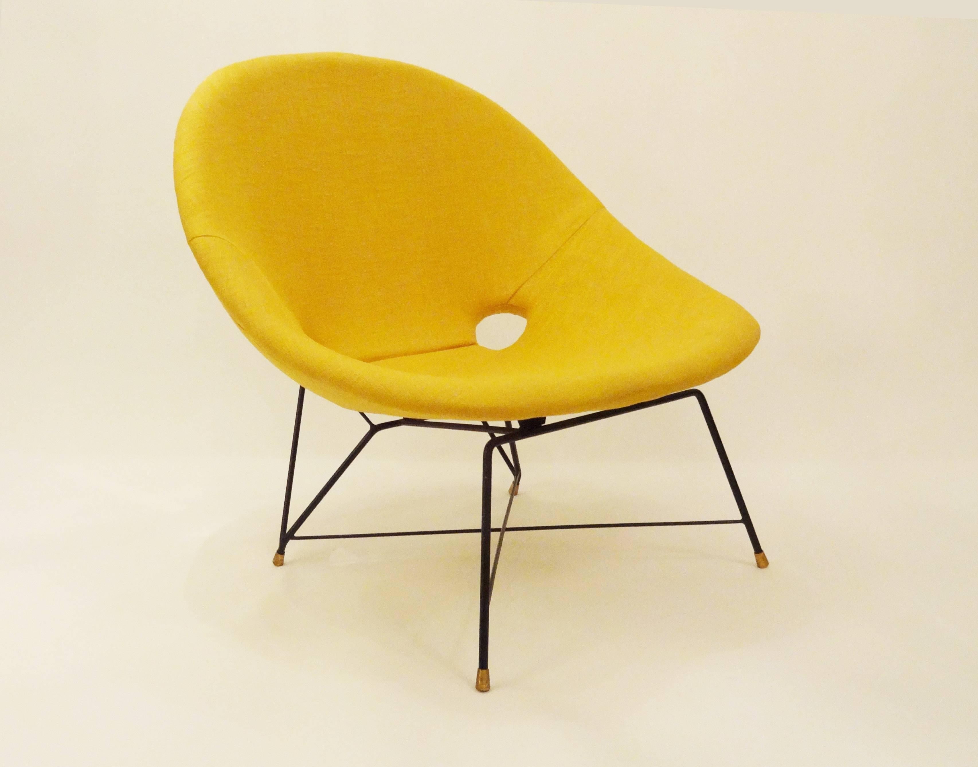 Pair of Mid-Century Modernist Lounge Chairs by Augusto Bozzi for Saporiti In Excellent Condition In New York, NY