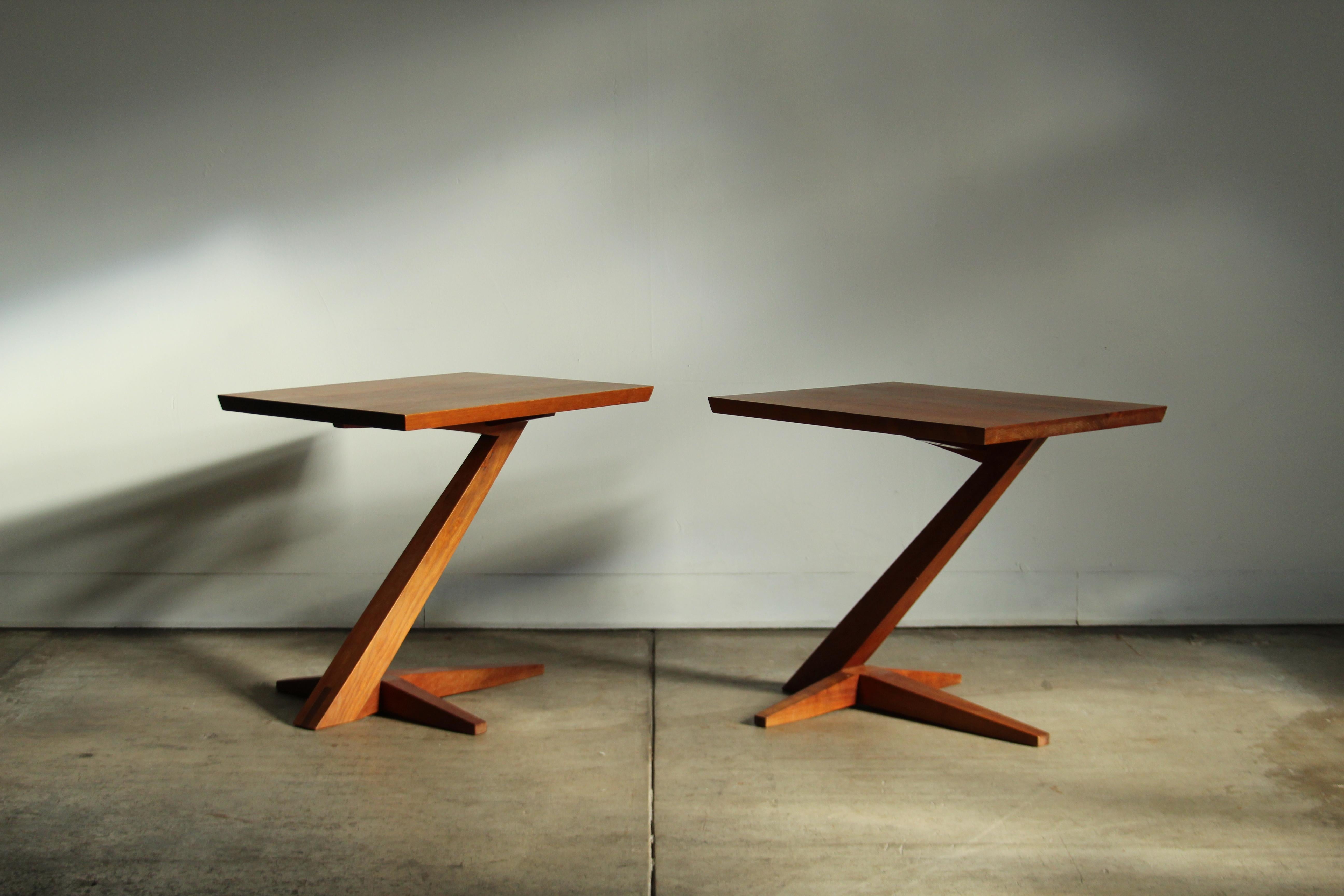 Thomas Moser Vintage Cherry Cantilevered Studio Crafted End Tables, 2000s In Good Condition For Sale In Coronado, CA