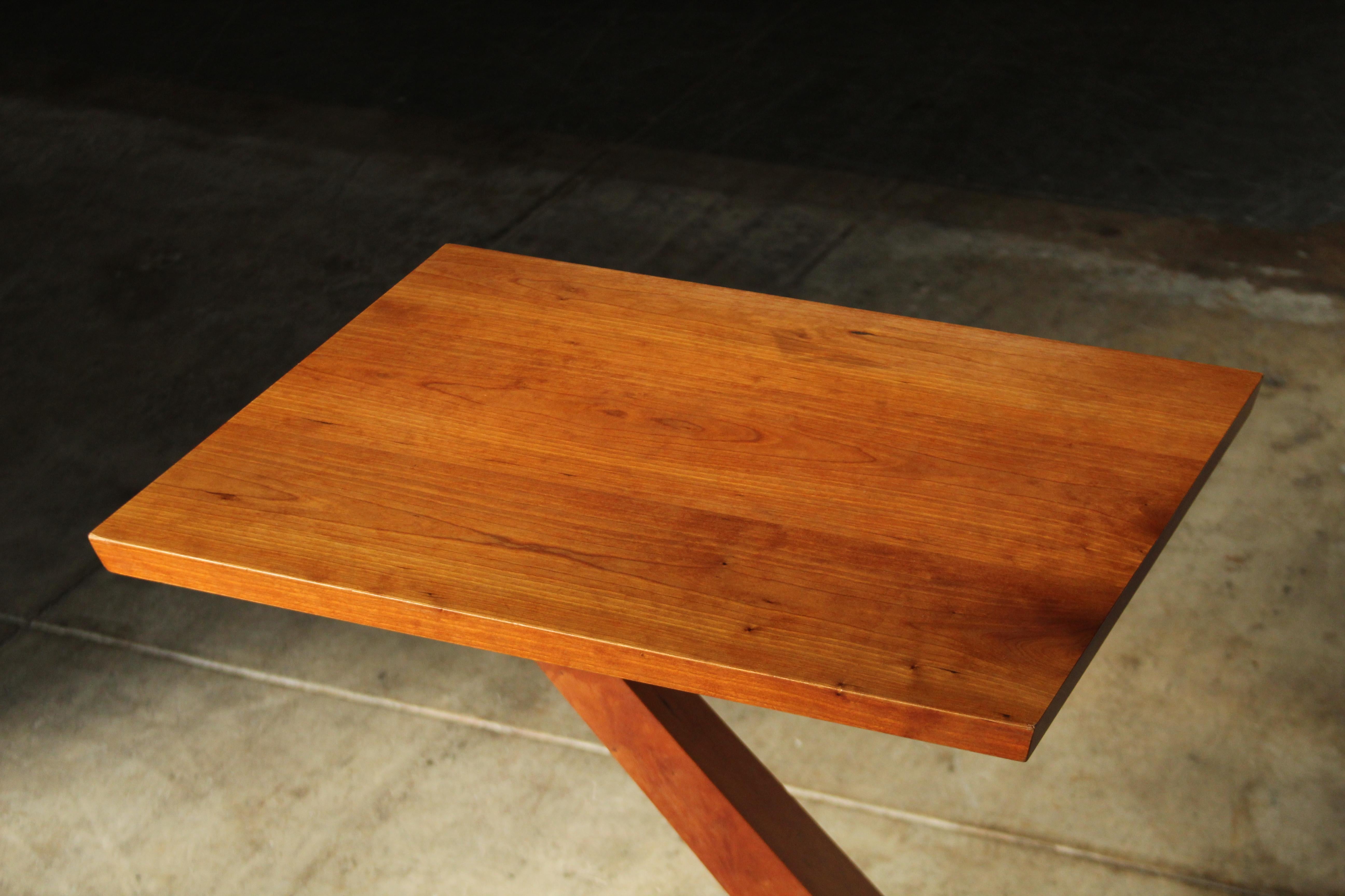 Thomas Moser Vintage Cherry Cantilevered Studio Crafted End Tables, 2000s For Sale 1