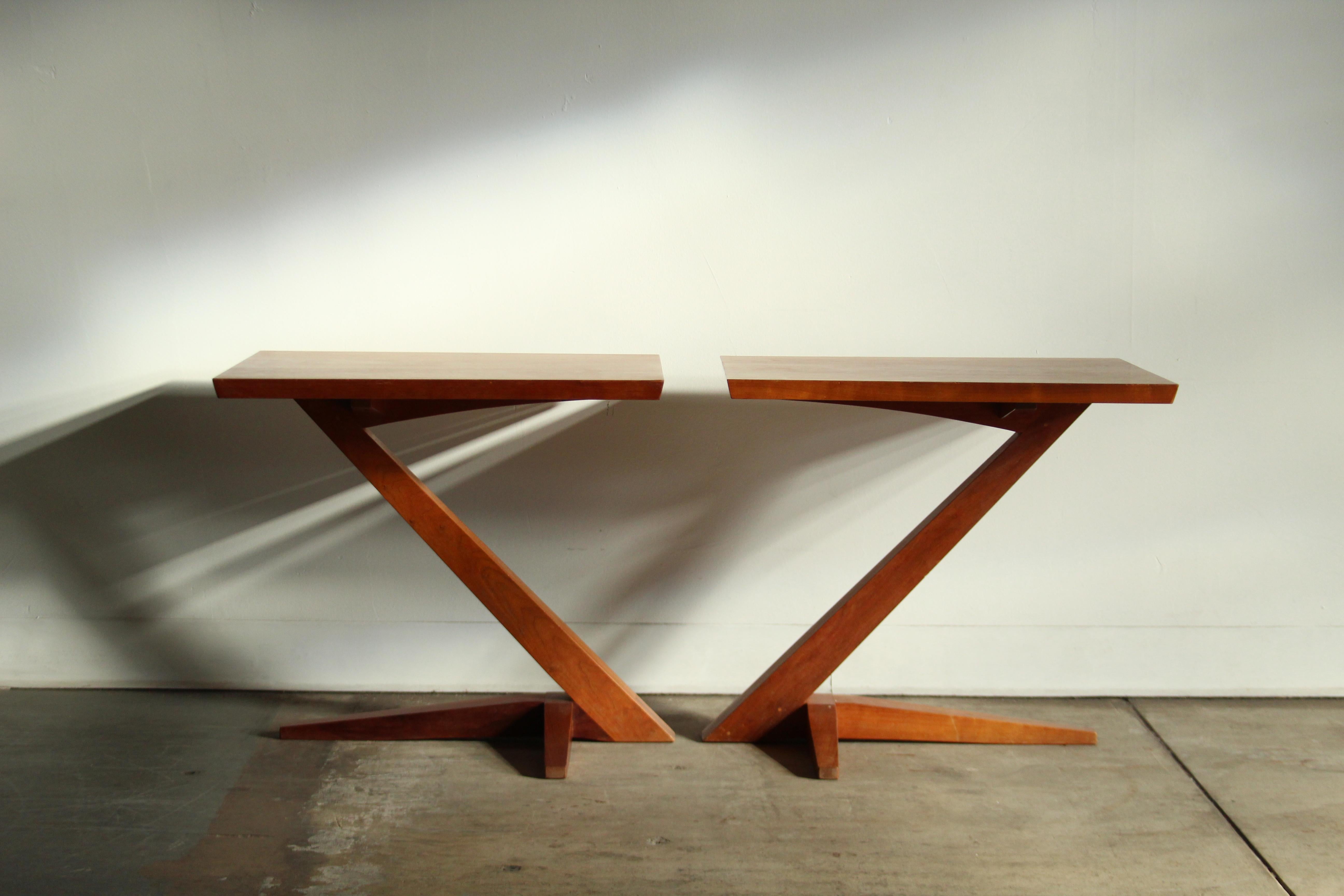 Thomas Moser Vintage Cherry Cantilevered Studio Crafted End Tables, 2000s For Sale 2