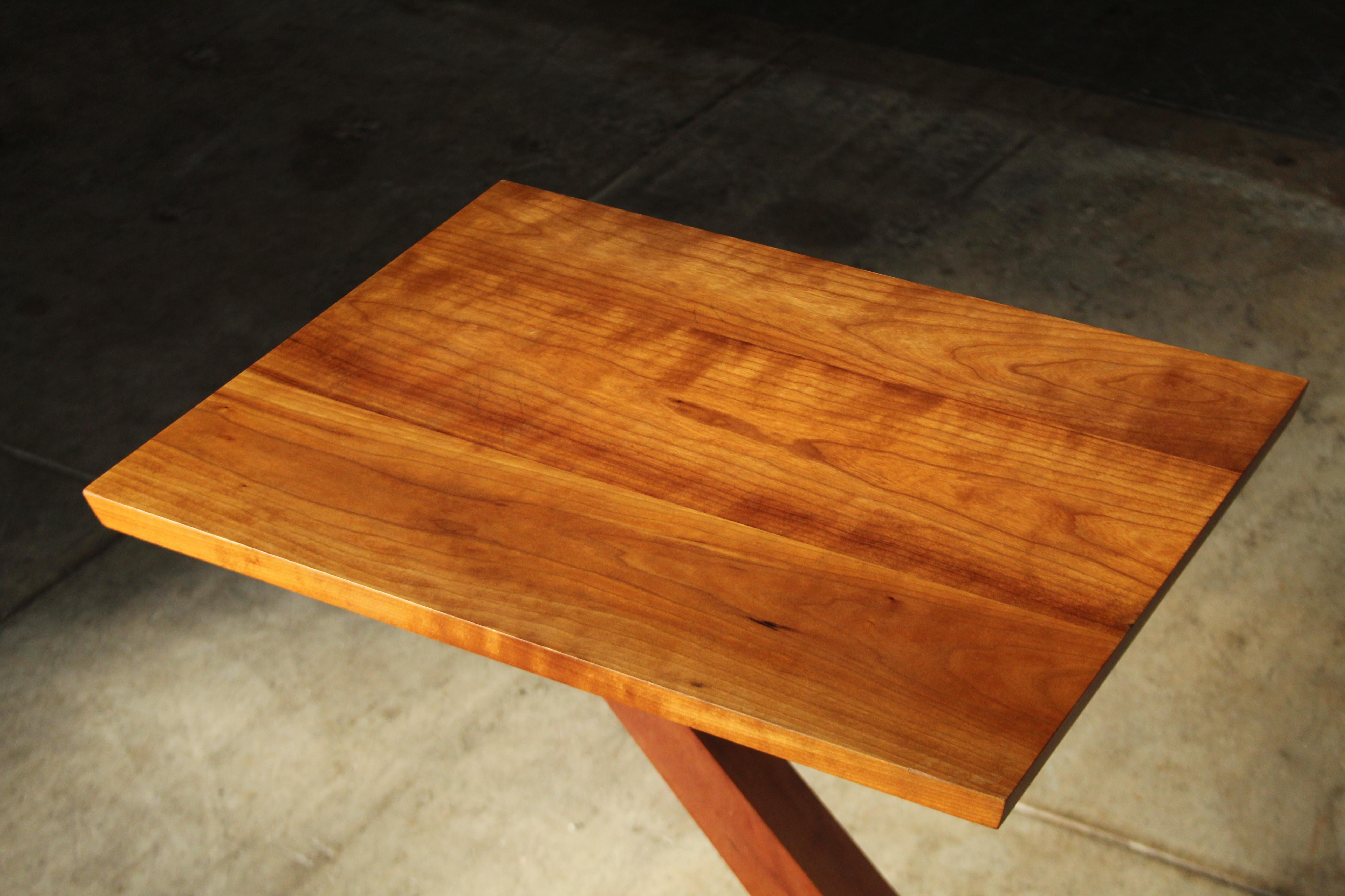 Thomas Moser Vintage Cherry Cantilevered Studio Crafted End Tables, 2000s For Sale 3
