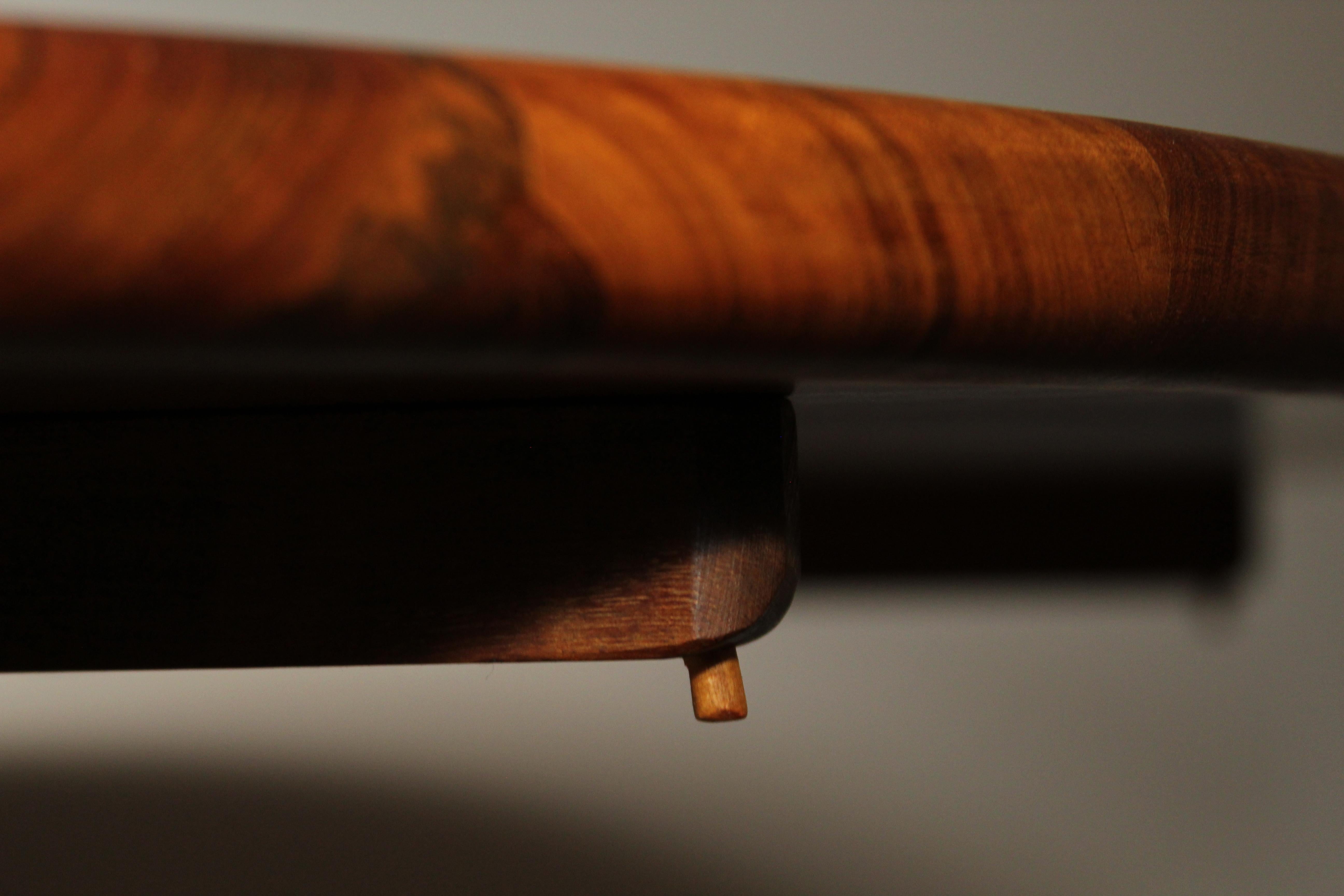 Gerald McCabe Grande table de salle à manger Shedua de Studio Craft, 1970 en vente 1