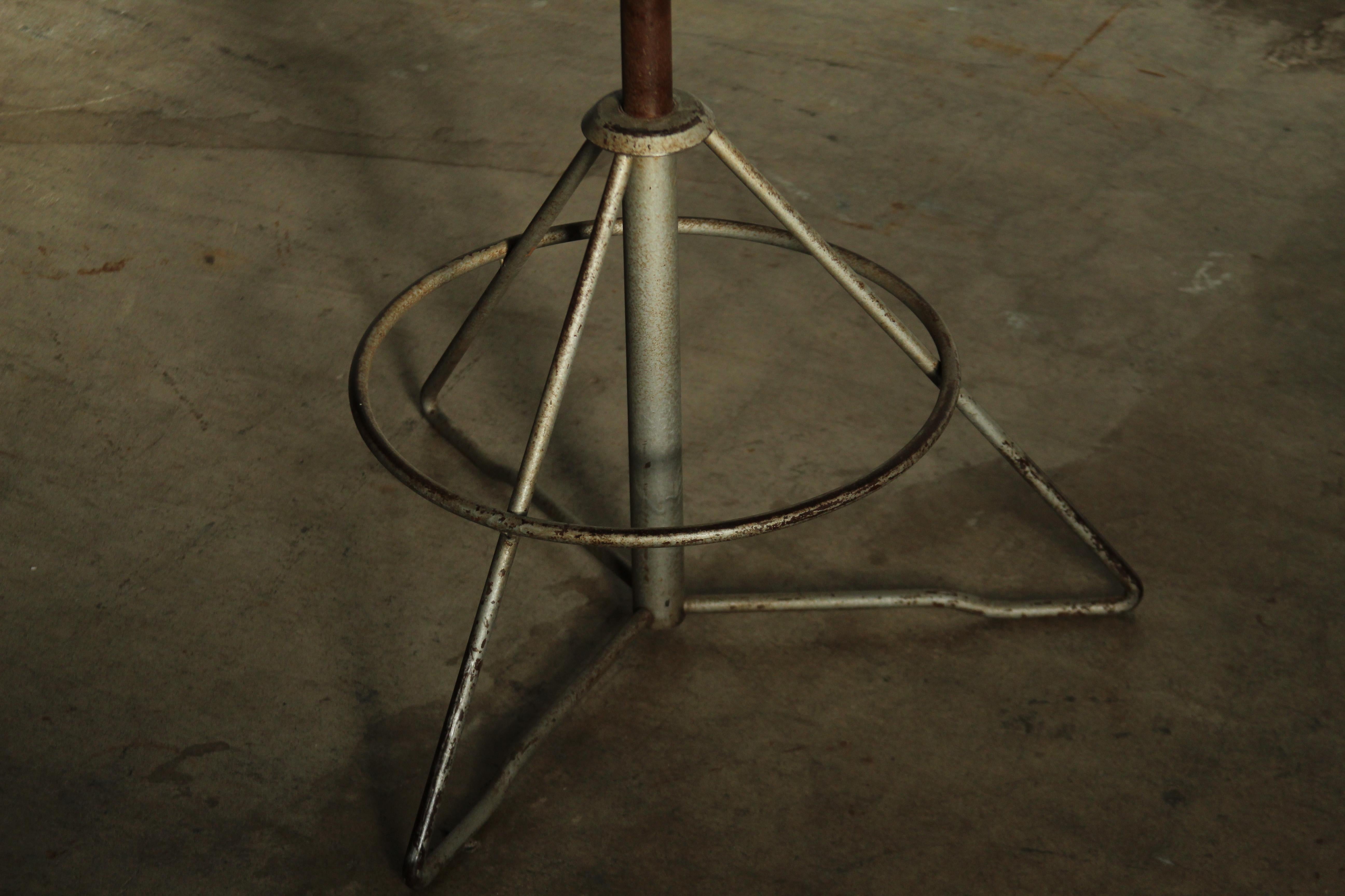Milieu du XXe siècle Tabouret pivotant 