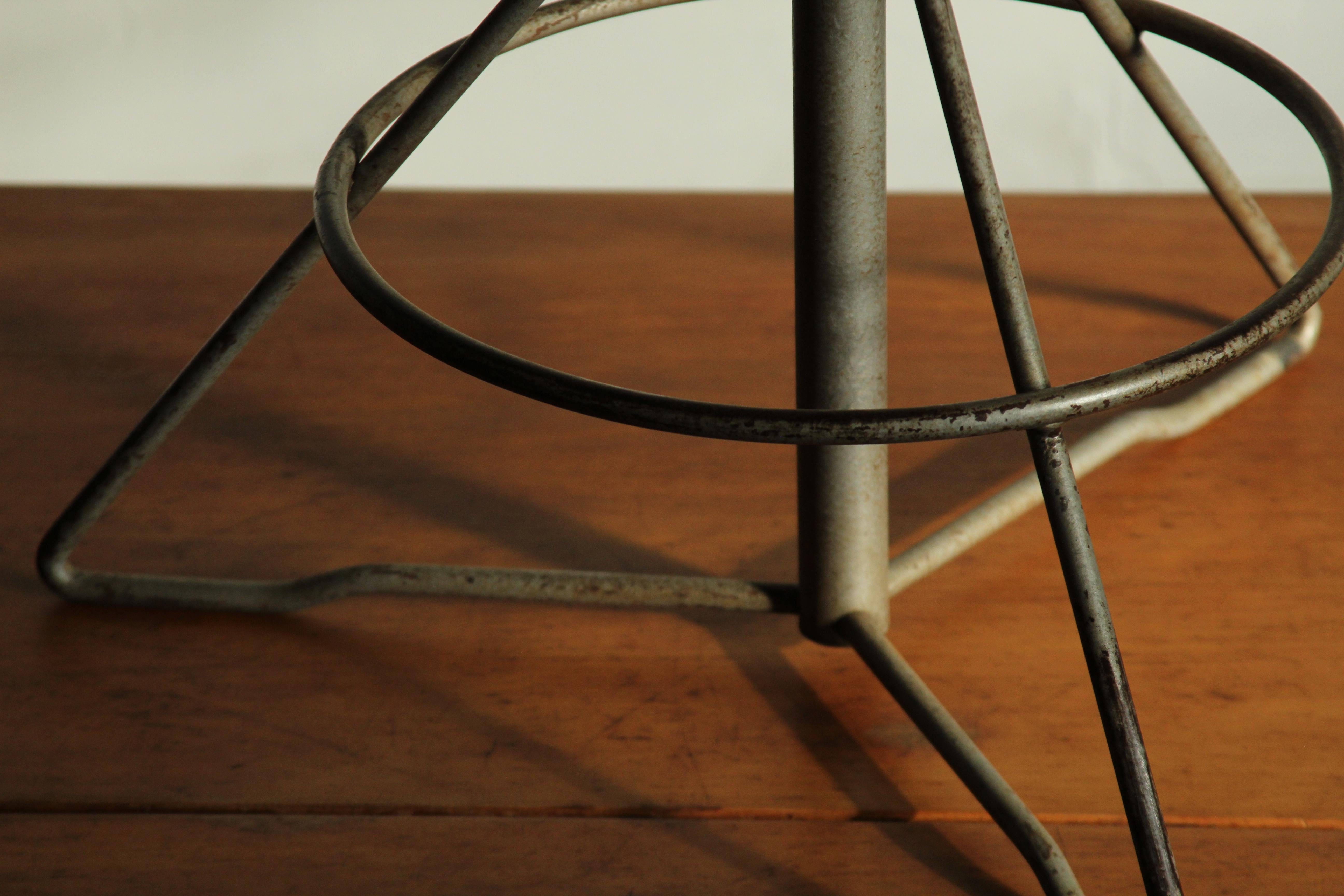 Tabouret pivotant 