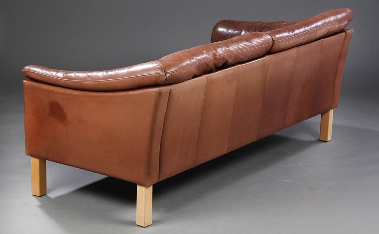 Mid-20th Century Pair of Danish 1960s-1970s Leather Upholstered Loveseats For Sale