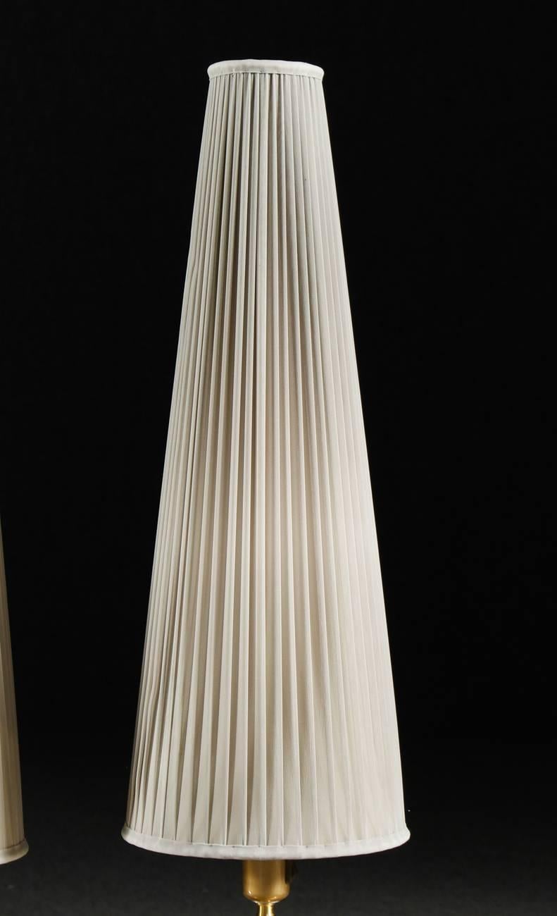 Pair of Danish Tulip Decorated Porcelain Lamps by Bing and Grondahl In Good Condition For Sale In Hudson, NY