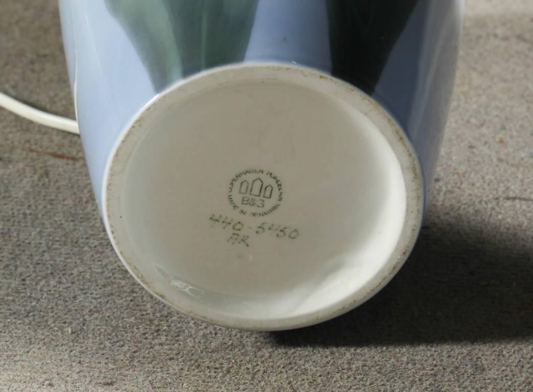 Scandinavian Modern Pair of Danish Tulip Decorated Porcelain Lamps by Bing and Grondahl For Sale