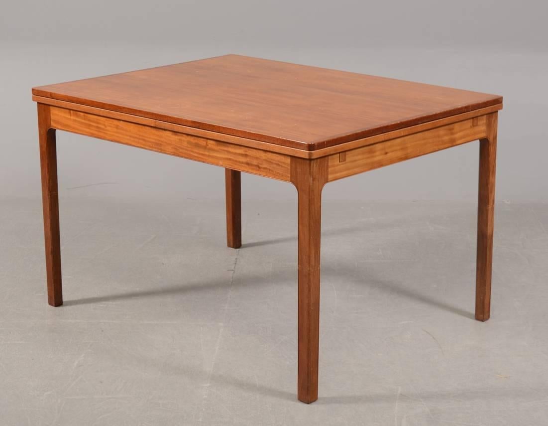 1940s extending dining table of a nice quality mahogany attributed to Danish designer Jacob Kjaer. The table with two leaves that pull-out on either end. Table is 95 1/2" long with leaves extended and 48" without the leaves extended.