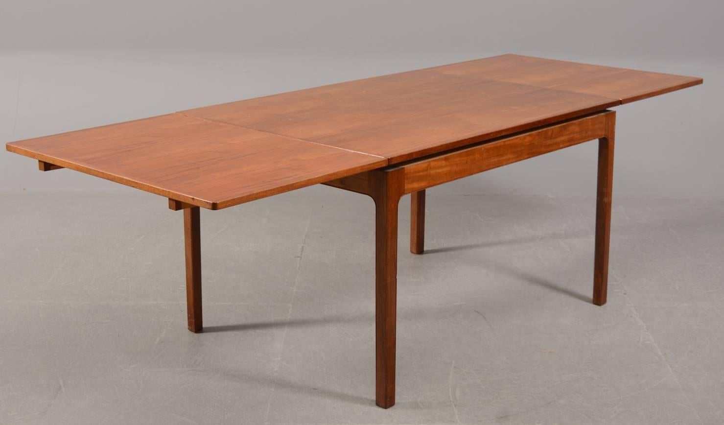 Scandinavian Modern 1940s Mahogany Dining Table Attributed to Danish Designer Jacob Kjaer