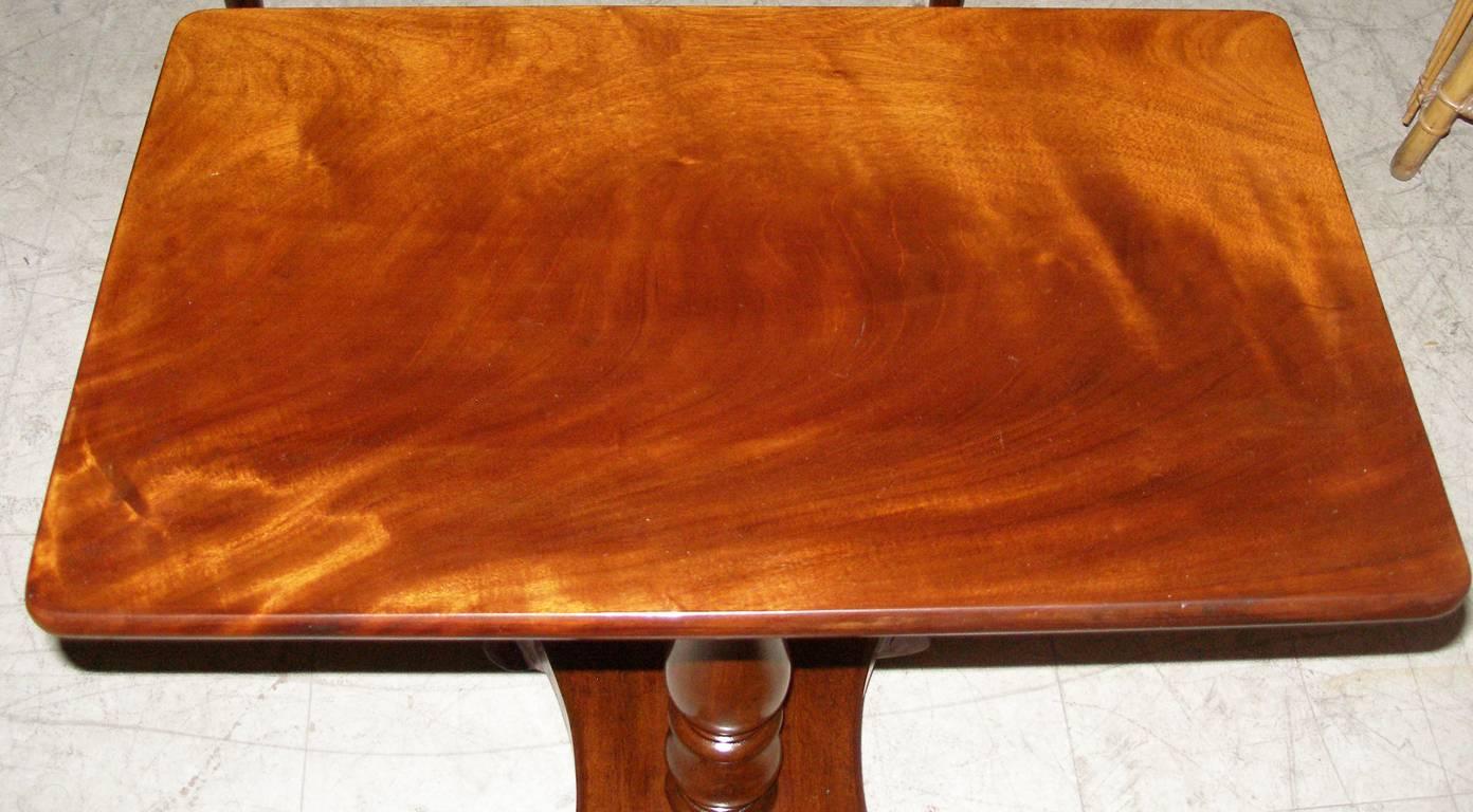 19th Century Neoclassical Side or Lamp Table of Figured Mahogany In Good Condition In Hudson, NY
