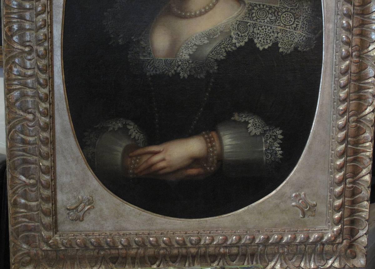 Early Portrait Painting of a Noblewoman In Good Condition For Sale In Hudson, NY