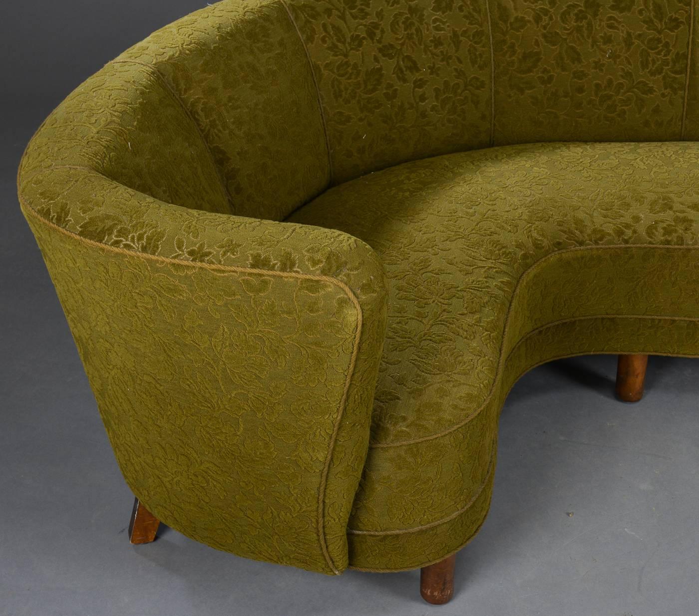 A very comfortable Danish modern green upholstered corner sofa from 1940s. Also very well built and sturdy, with beech legs. The upholstery is original.
A matching pair of tub chairs is available making a cosy living room set.
Upholstery in good