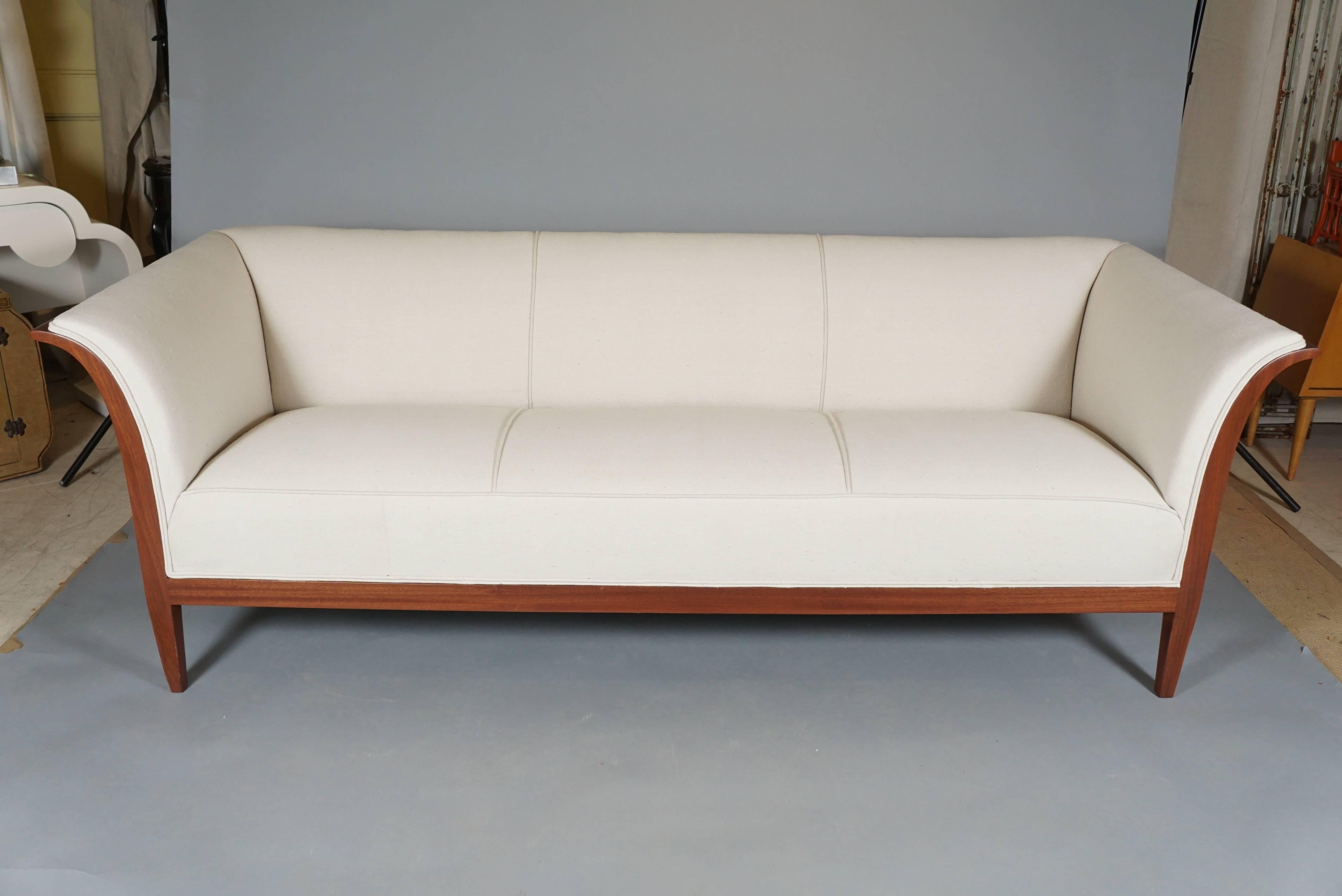 Elegant sofa by Danish designer Frits Henningsen in the neoclassical style
in mahogany, newly upholstered in cotton/linen. A pair is available.