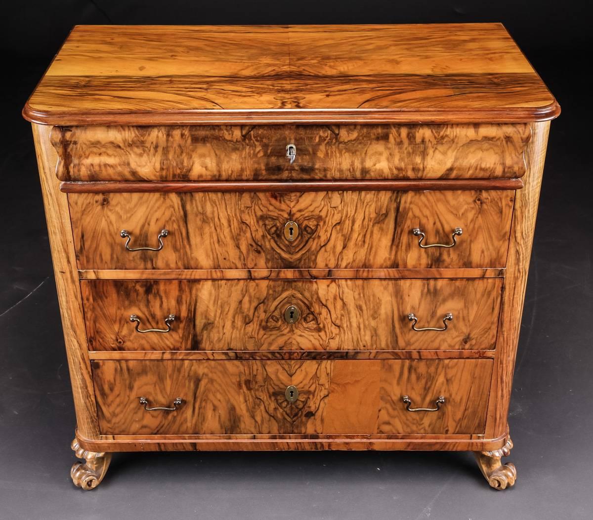 A Danish good quality 19th century small-scale chest of drawers. The chest fitted with one narrow drawer over three full-sized drawers. The chest raised on plume carved scrolled front feet. A good apartment sized chest of drawers.