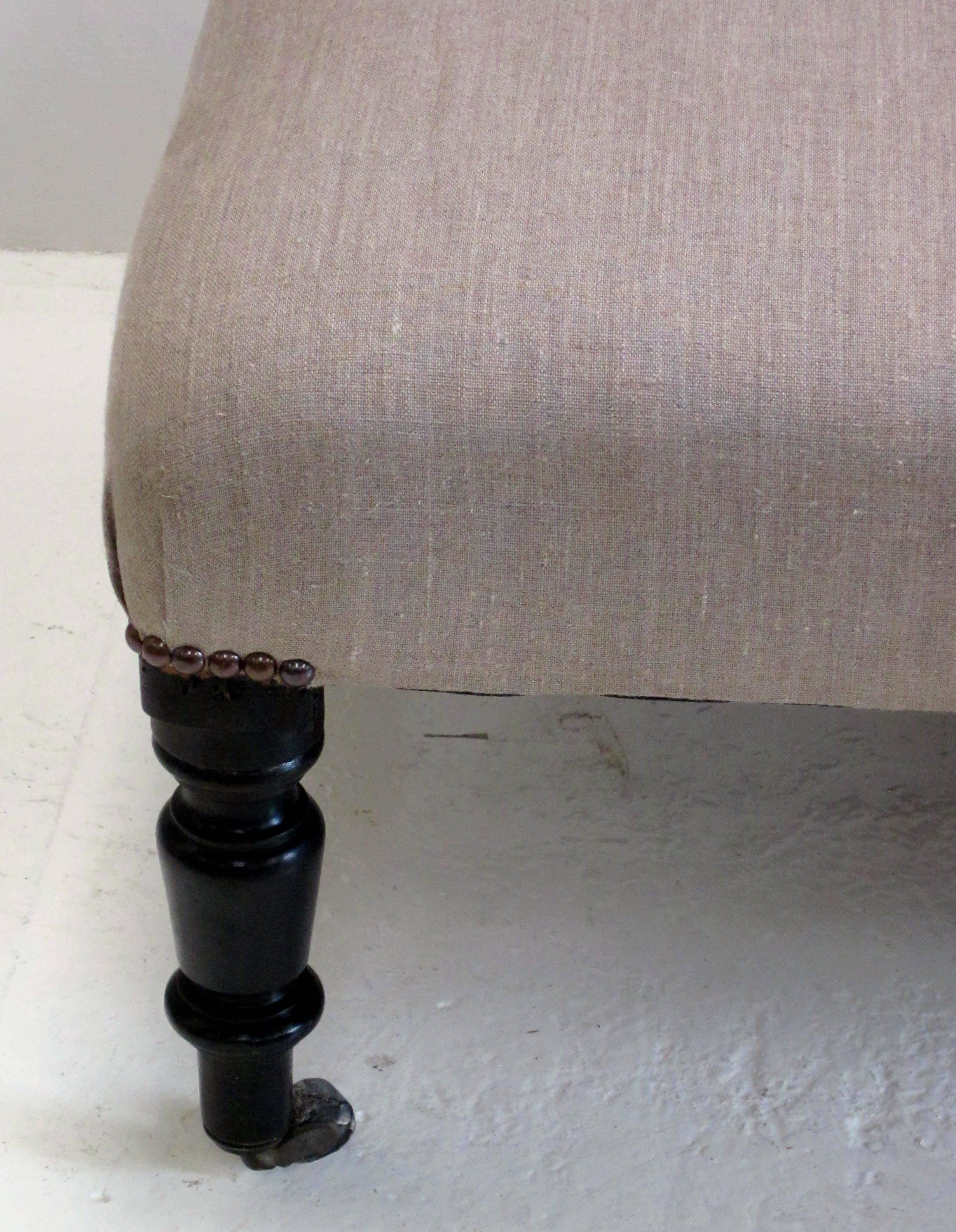 19th century French Napoleon III upholstered foot stool on casters.
Recently reupholstered in beige linen.

