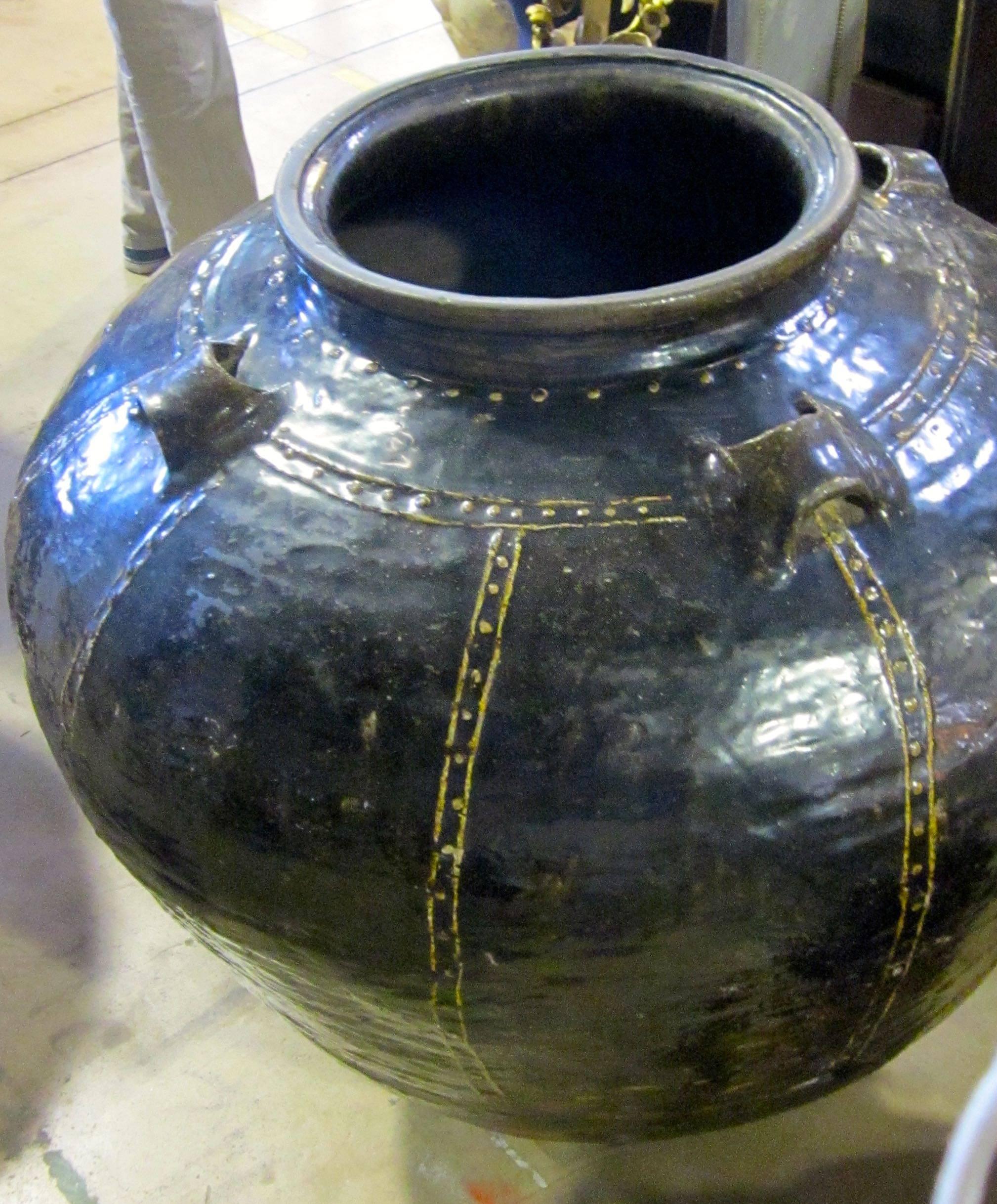 19th Century Chinese Extra Large Black Jug, China In Excellent Condition In New York, NY