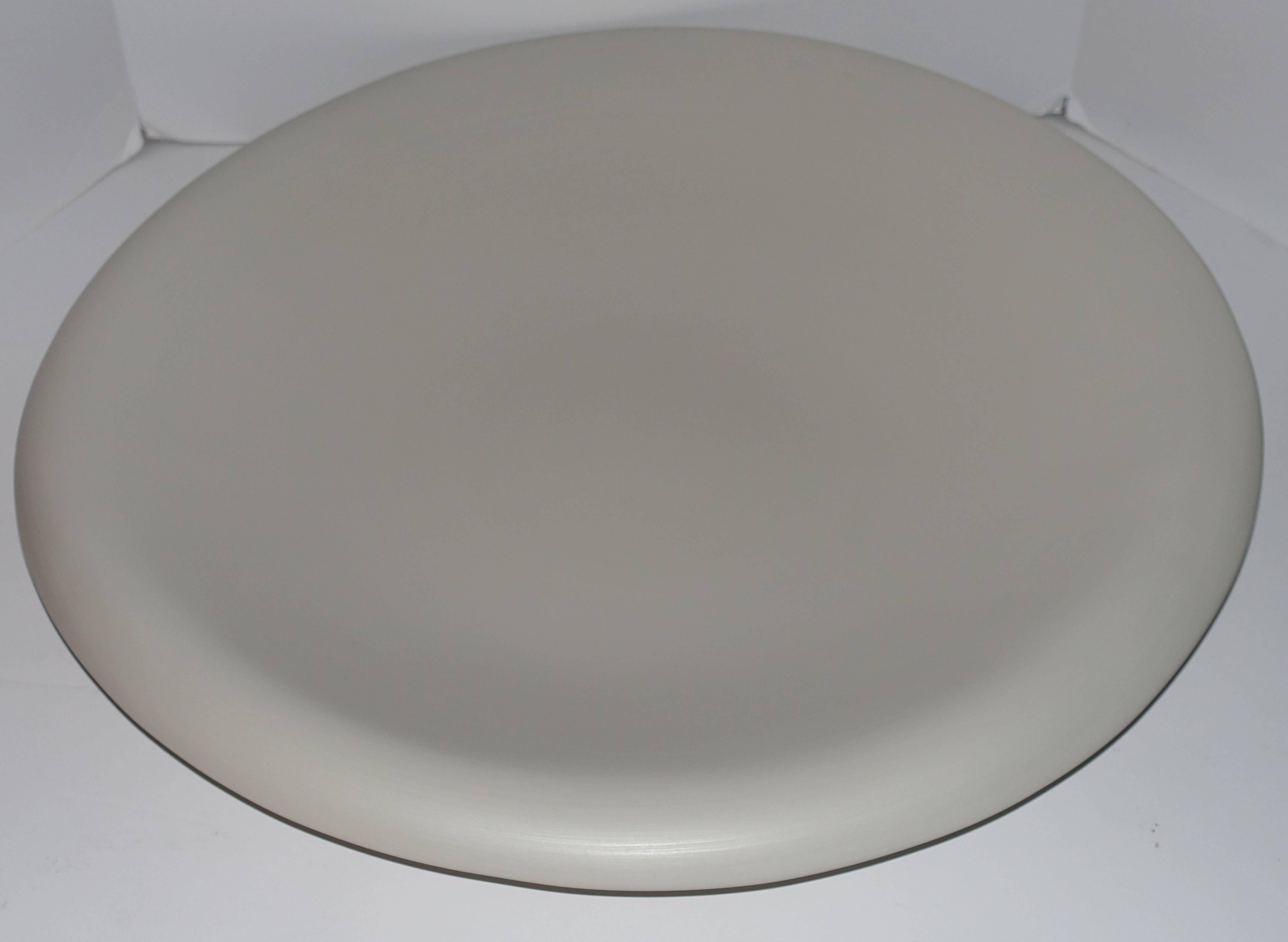 Contemporary Italian handcrafted fine ceramic large platter.
Asymmetric ear shaped linen with curved edge.
Food safe.
  