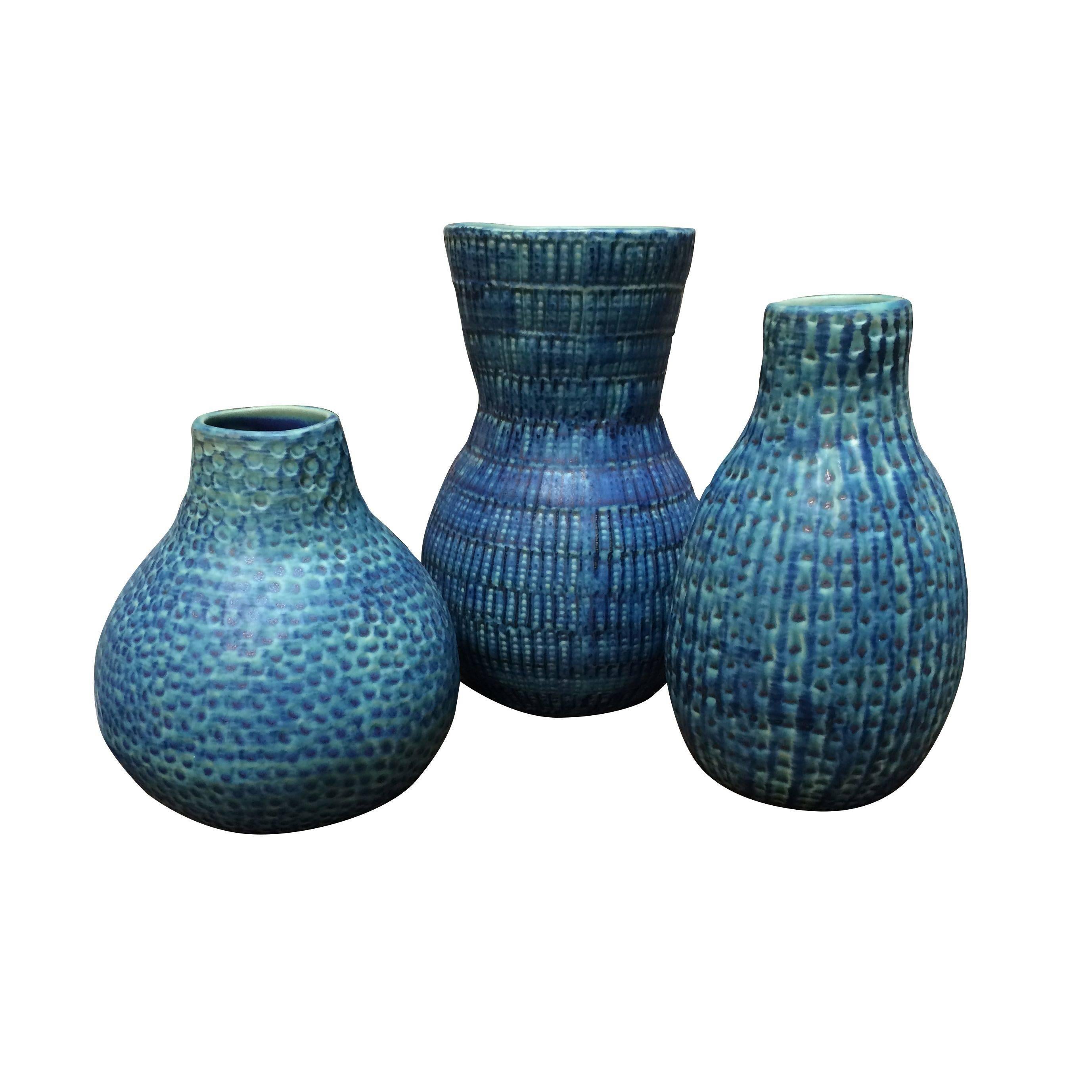Contemporary textured small bowl shaped washed shades of turquoise vase.
Works well with S4635 and S4636.
Arriving August.
 
