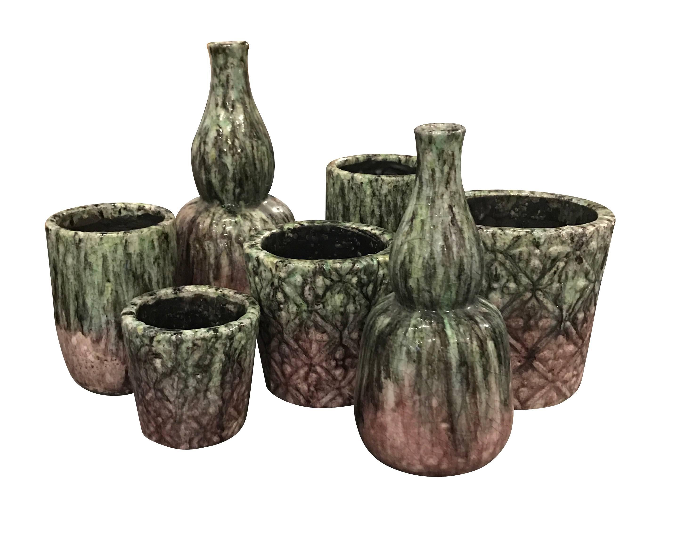 Gourd shape pink and green drip design vases
Sits well with S4784, S4785, S4788.
Medium 6