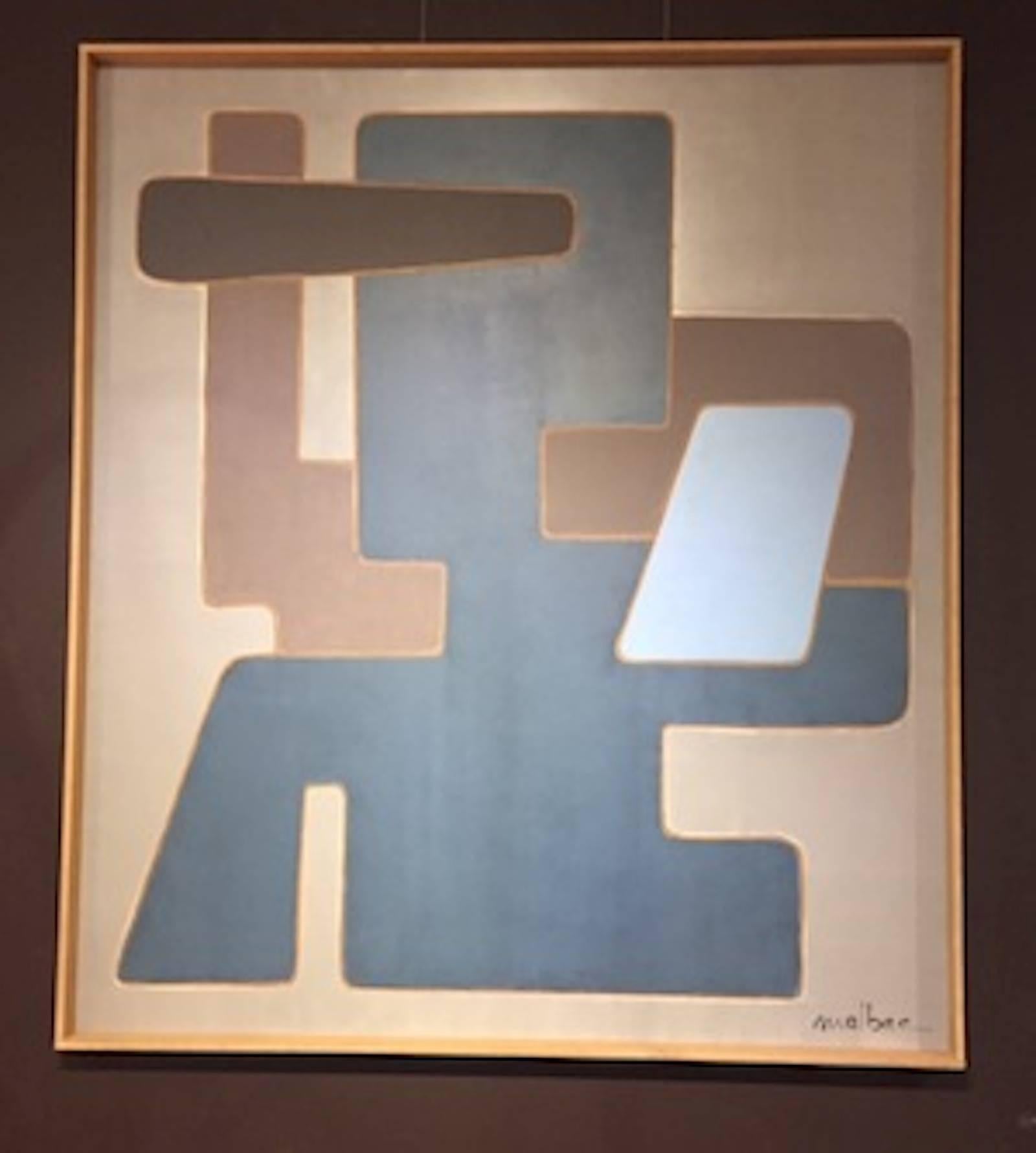 Grande peinture abstraite contemporaine de l'artiste français Pierre Malbec. 
Fond gris clair avec des abstractions de bleu moyen et de taupe. 
La peinture mesure plus d'un mètre cinquante et est réalisée à l'acrylique sur carton.  Il est encadré