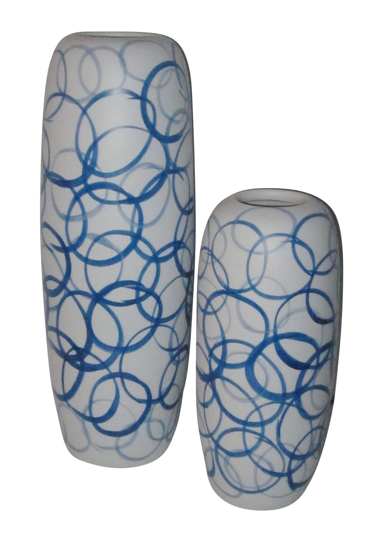 Large Porcelain White with Blue Circles Vase, China, Contemporary In Excellent Condition In New York, NY